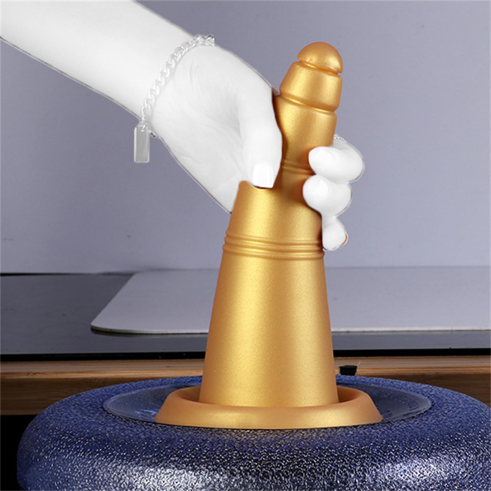Plug anale conico enorme e spesso, dildo anale in silicone morbido con ventosa, dilatazione della vagina e dell'ano, giocattoli sessuali anali for le donne(Gold,L)