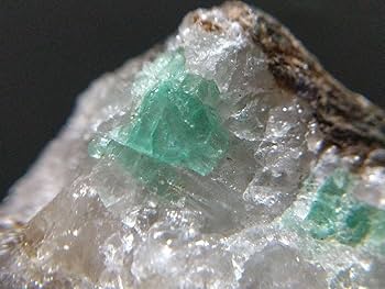 鉱物標本 ゴシェナイト 緑柱石 パキスタン産 母岩付き 原石 鉱物標本 ゴシェナイト 緑柱石 パキスタン産 母岩付き 原石