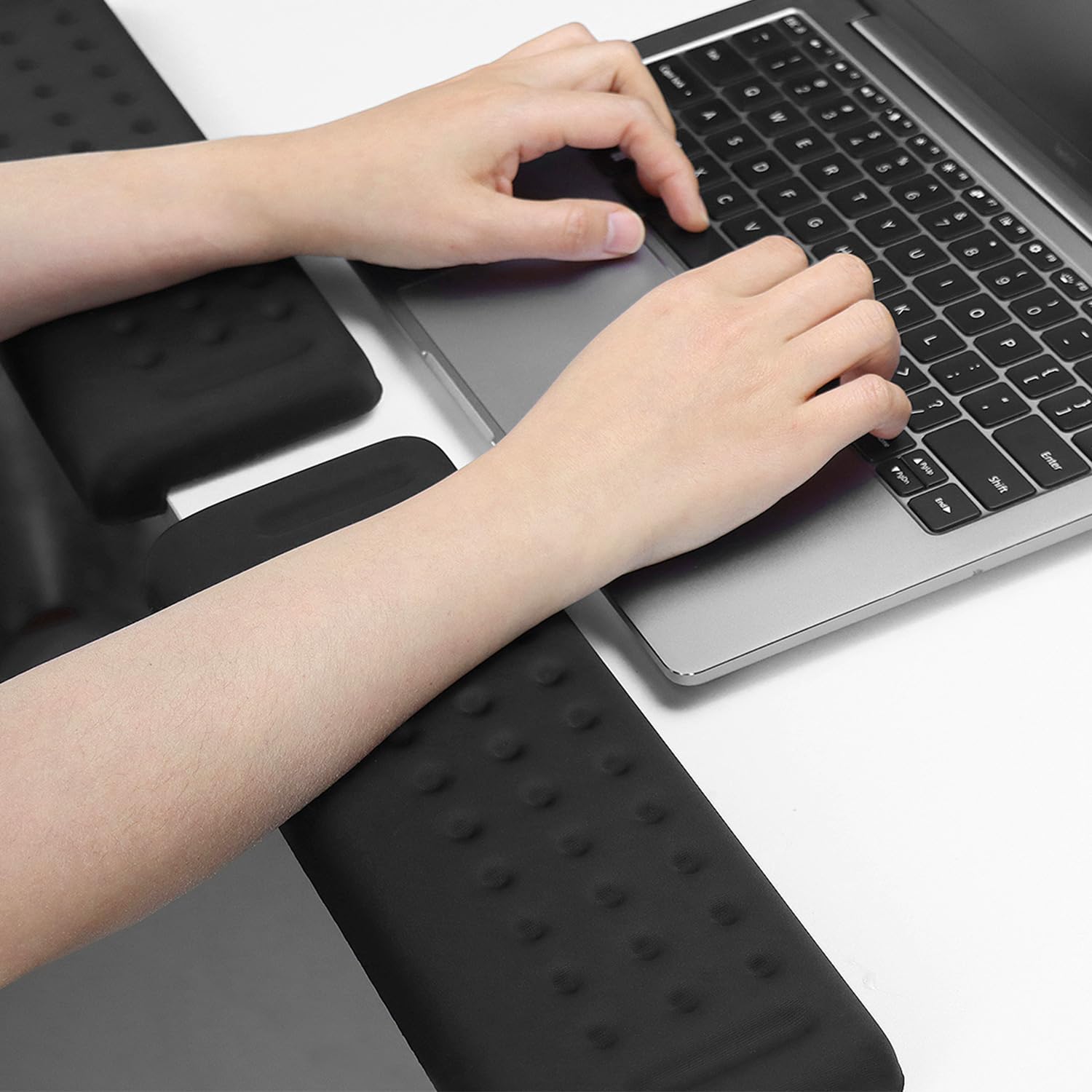 QWORK® 2 Pezzi Poggiapolsi Tastiera Ergonomici a Forma di L - Memory Foam, Base Antiscivolo