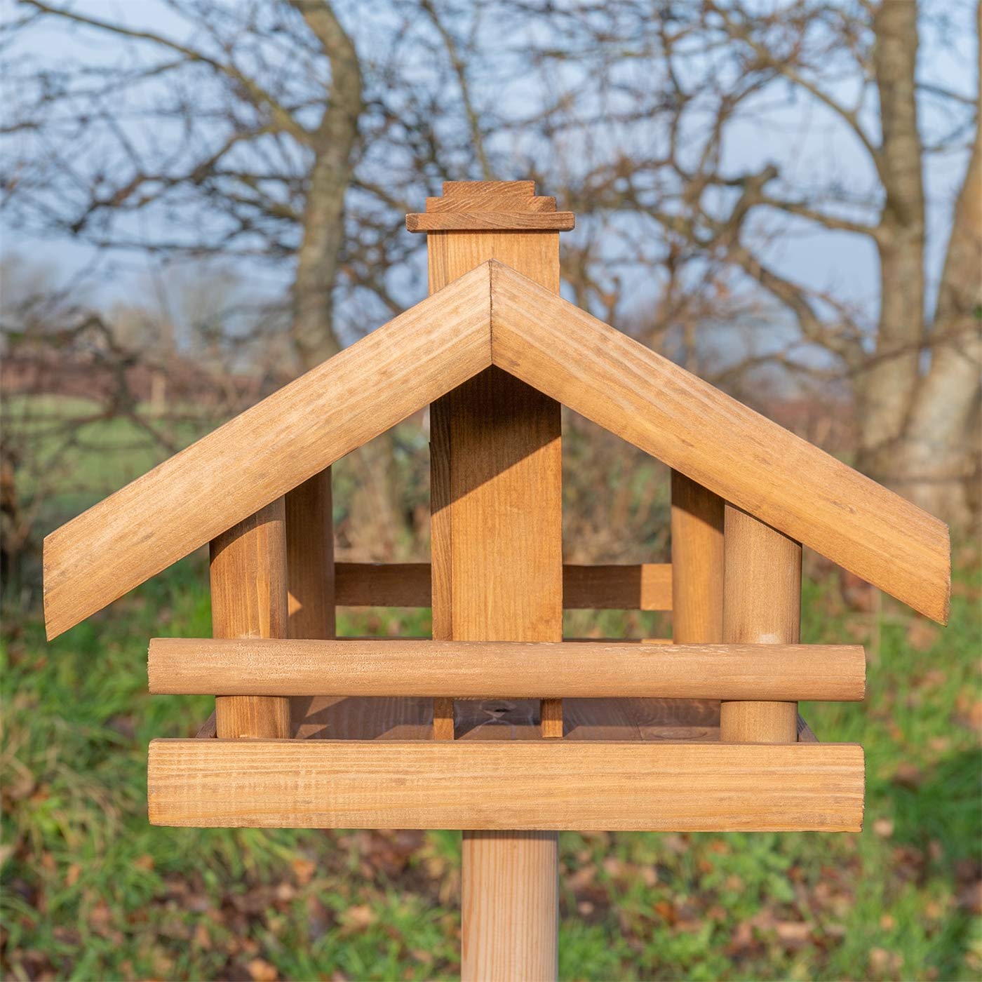 VOSS.garden Vogelhaus Grota inkl. Ständer aus Holz mit Metalldach, 134cm Gesamthöhe, wetterbeständig, Vogel-Futterhaus Vogelhäuschen