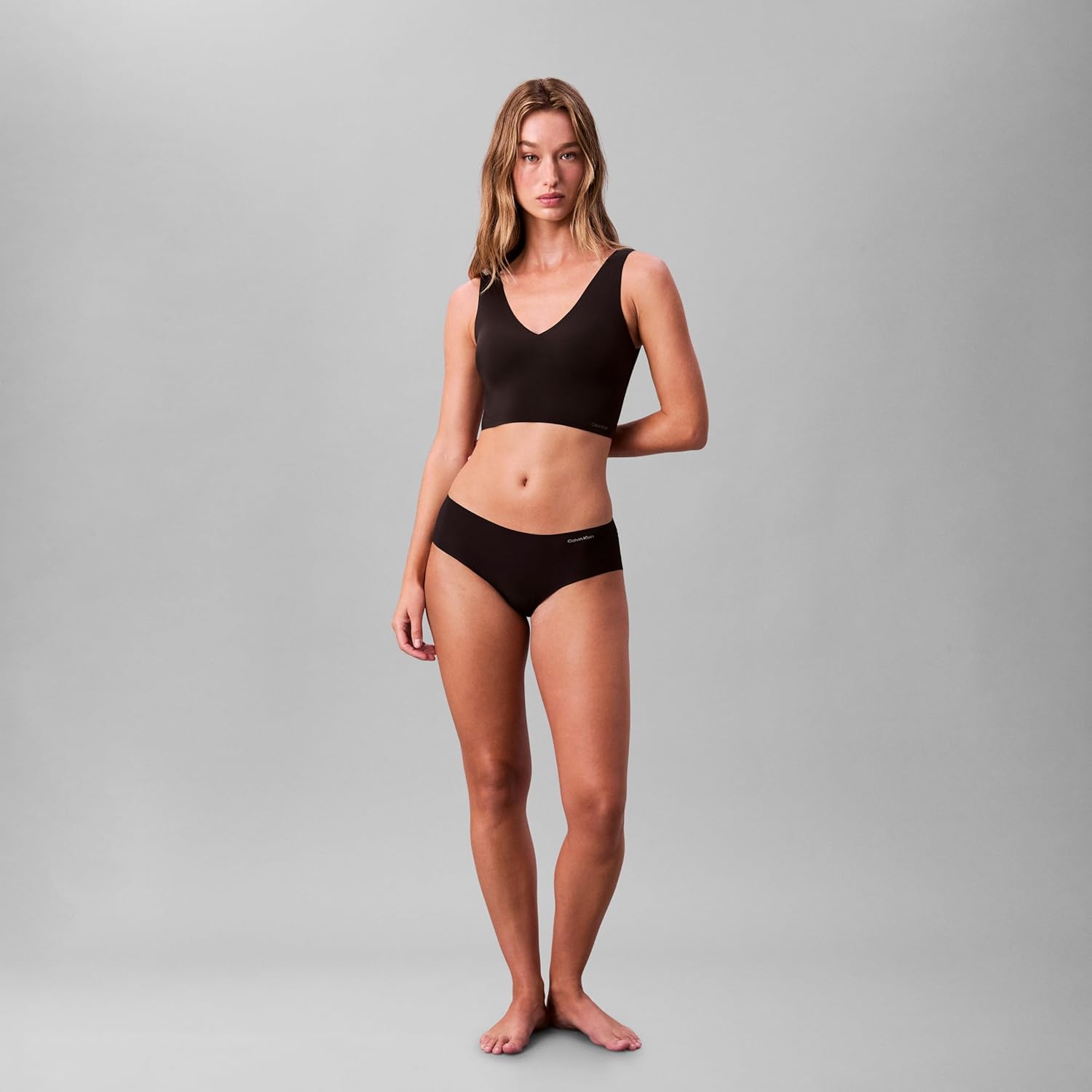 Calvin Klein Womens Invisibles Comfort Seamless Lightly Lined V Neck Bralette Bra