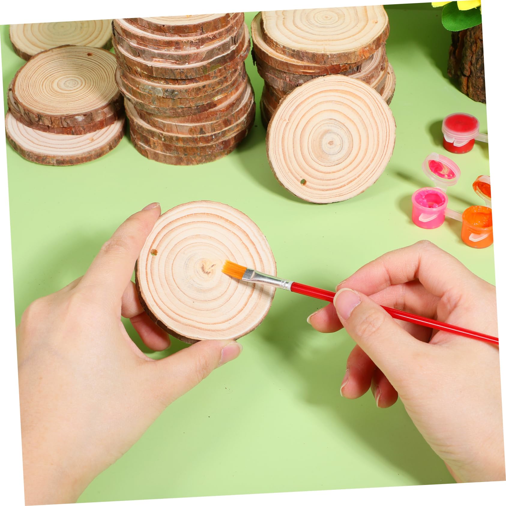 50Stücke Unbehandelte Holzscheiben mit Jute Schnur DIY Bastelmaterial für Rustikale Heimdekoration für Weihnachten Hochzeiten und Projekte