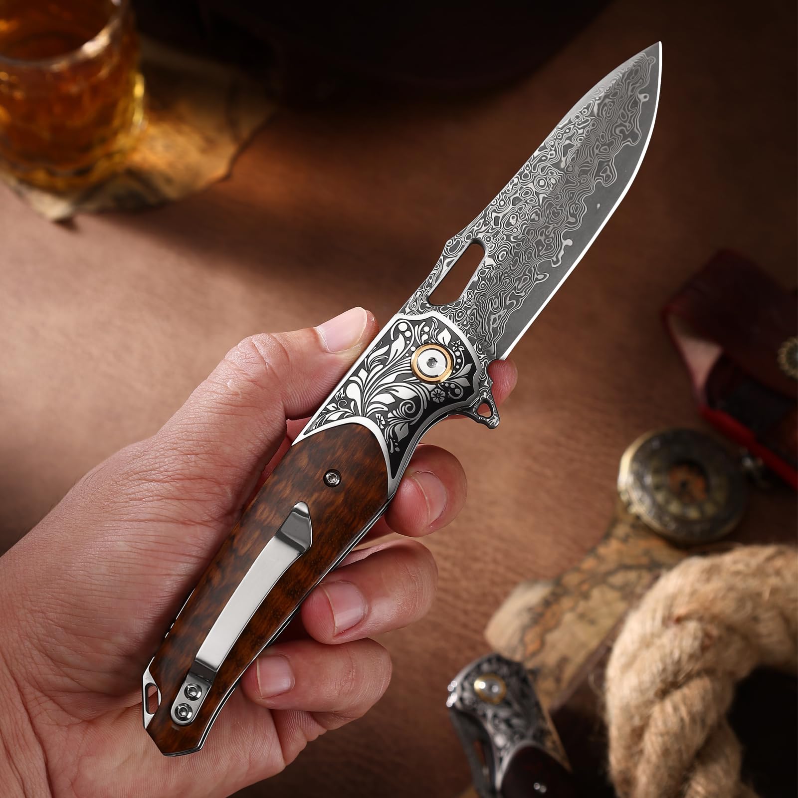 Handgefertigtes Klappmesser aus Damaszenerstahl，EDC-Taschenmesser für Männer und Frauen，Mit Lederscheide und Taschenclip, geeignet für Campingausflüge, Survival-Wanderungen, Angeln im Freien un