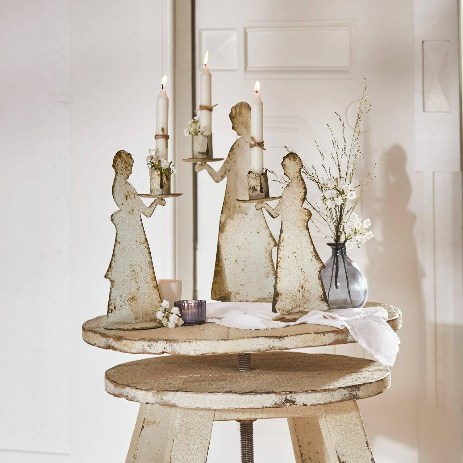 Loberon Kerzenständer 3er Set Chanler - antikweiß, antikweiß | wunderschönes Shabby-Finish, Romantisches Vintage-Flair, für Stabkerzen, Kerzenhalter, Kerzenleuchter, Eisen
