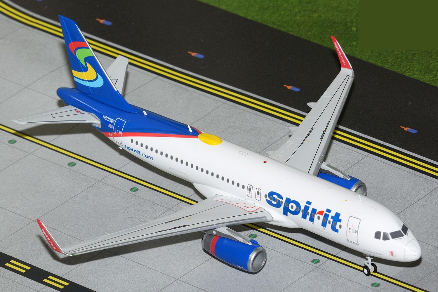 GeminiJets Spirit Airlines Airbus A320-200 Model Airplane – 1:200 Scale Die-Cast Aircraft with Landing Gear, N633NK Large Collectible Display (Ages 14+)