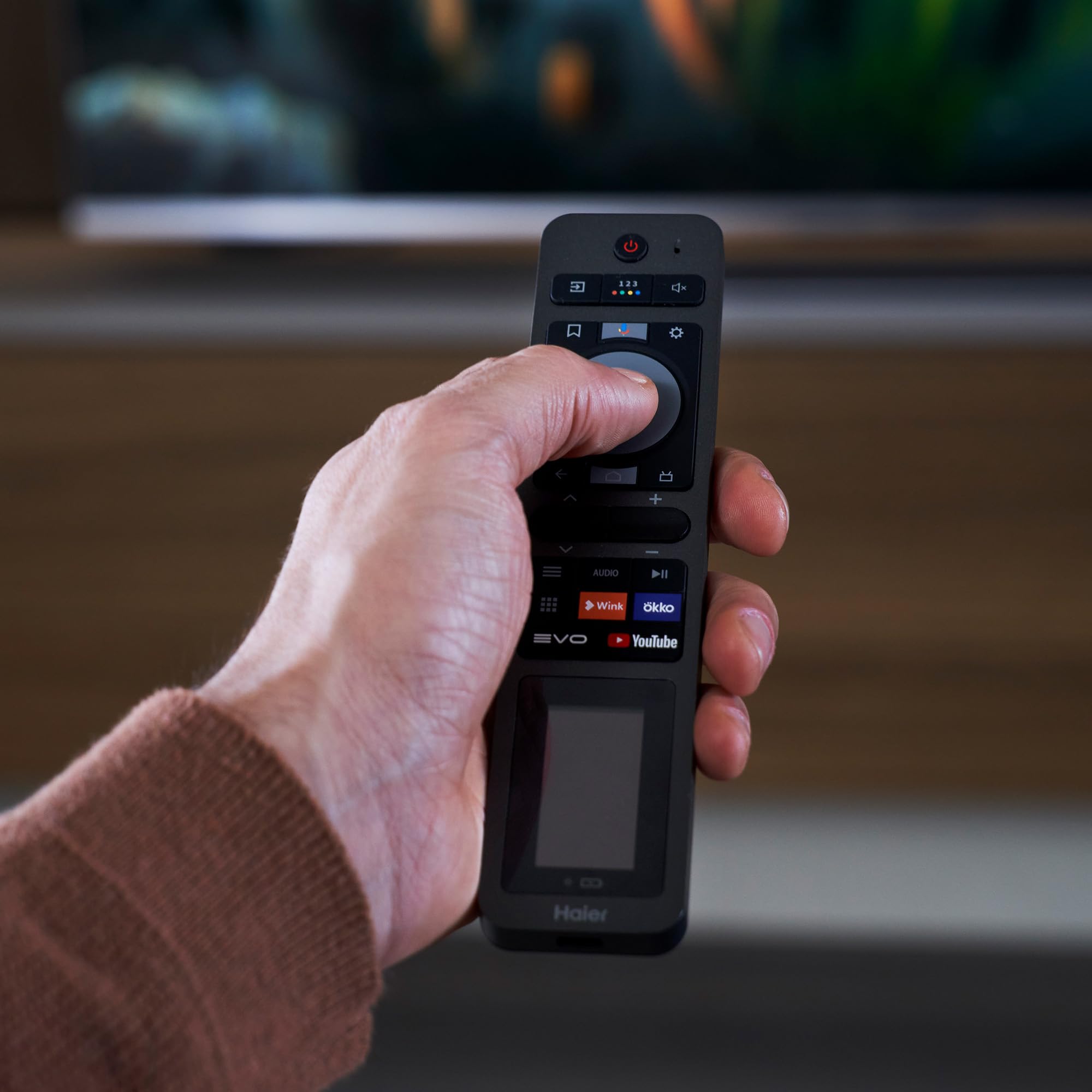 Haier MiniLED 4K UHD H65M80FUX - 65", Smart TV, Google TV, Dolby Atmos y Dolby Vision, HDR 10, Google Assistant, Procesador Quad Core, Bluetooth 5.2, DBX TV, HDMI 2.1 x 4, 2+32 GB, Sin Marcos, 2025