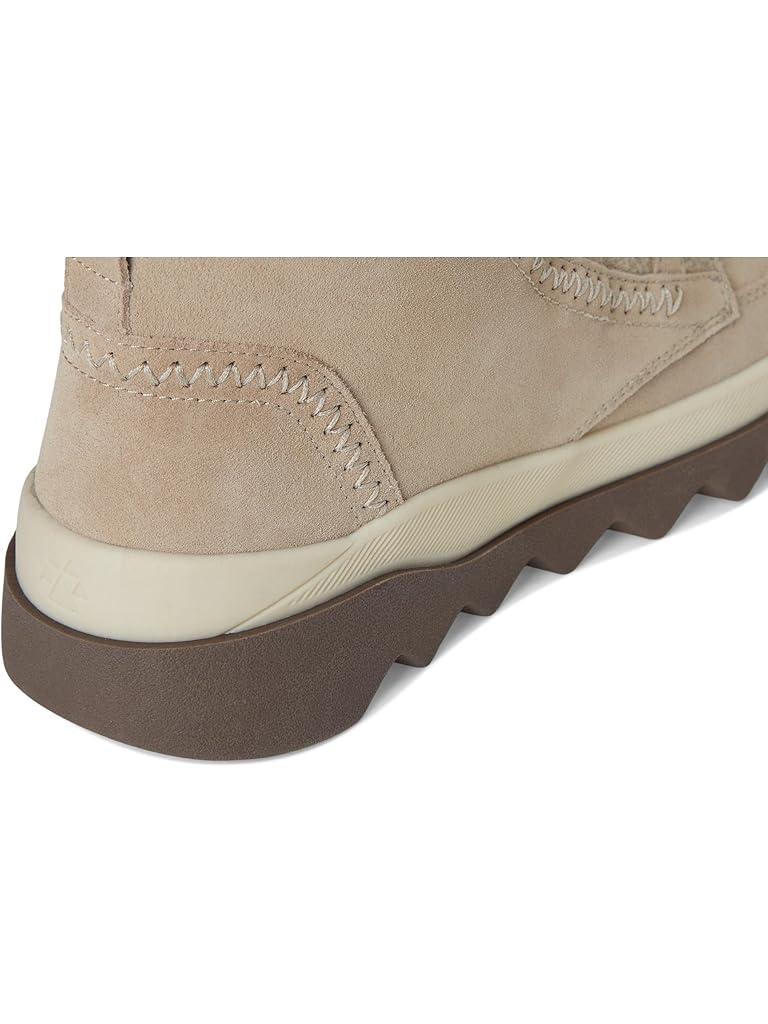 Neutral Cougar Betina