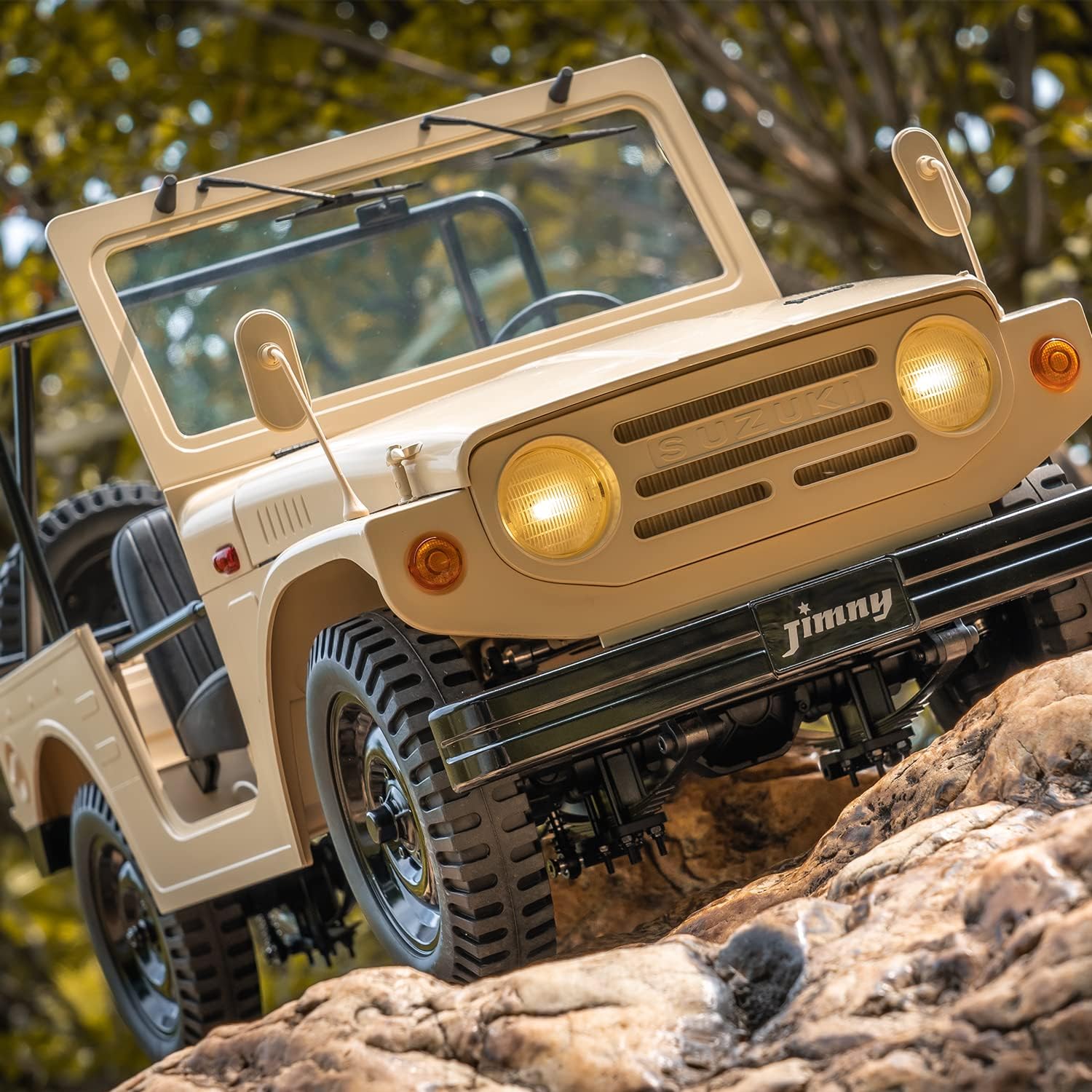 Fms 1/6 Jimny LJ10 RC Crawler driving over rocks