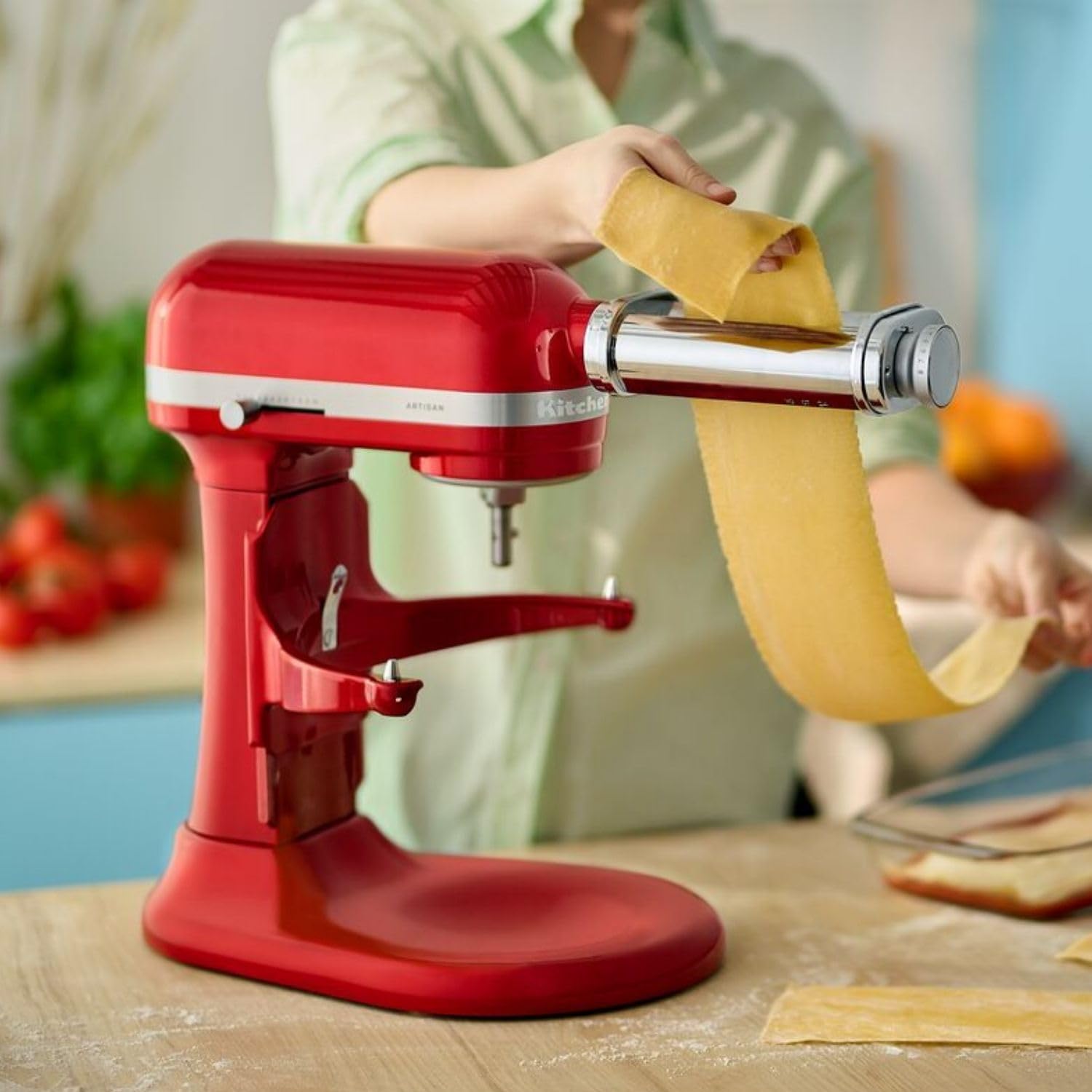KitchenAid Robot da Cucina - Artisan - Robot da cucina multifunzione con ciotola sollevabile - Con 5 accessori in acciaio inox - 6,6L - Rosso mela