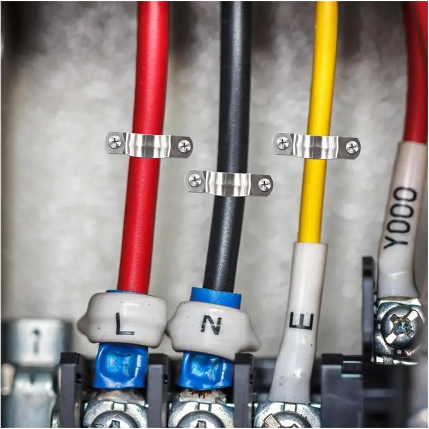 10pcs U Shape Pipe Clamps 20-60mm Stainless Steel Two Hole Strap Conduit Tube Clip Water 2-hole Pipe Plumbing Saddle Clamps(10pcs 20mm)