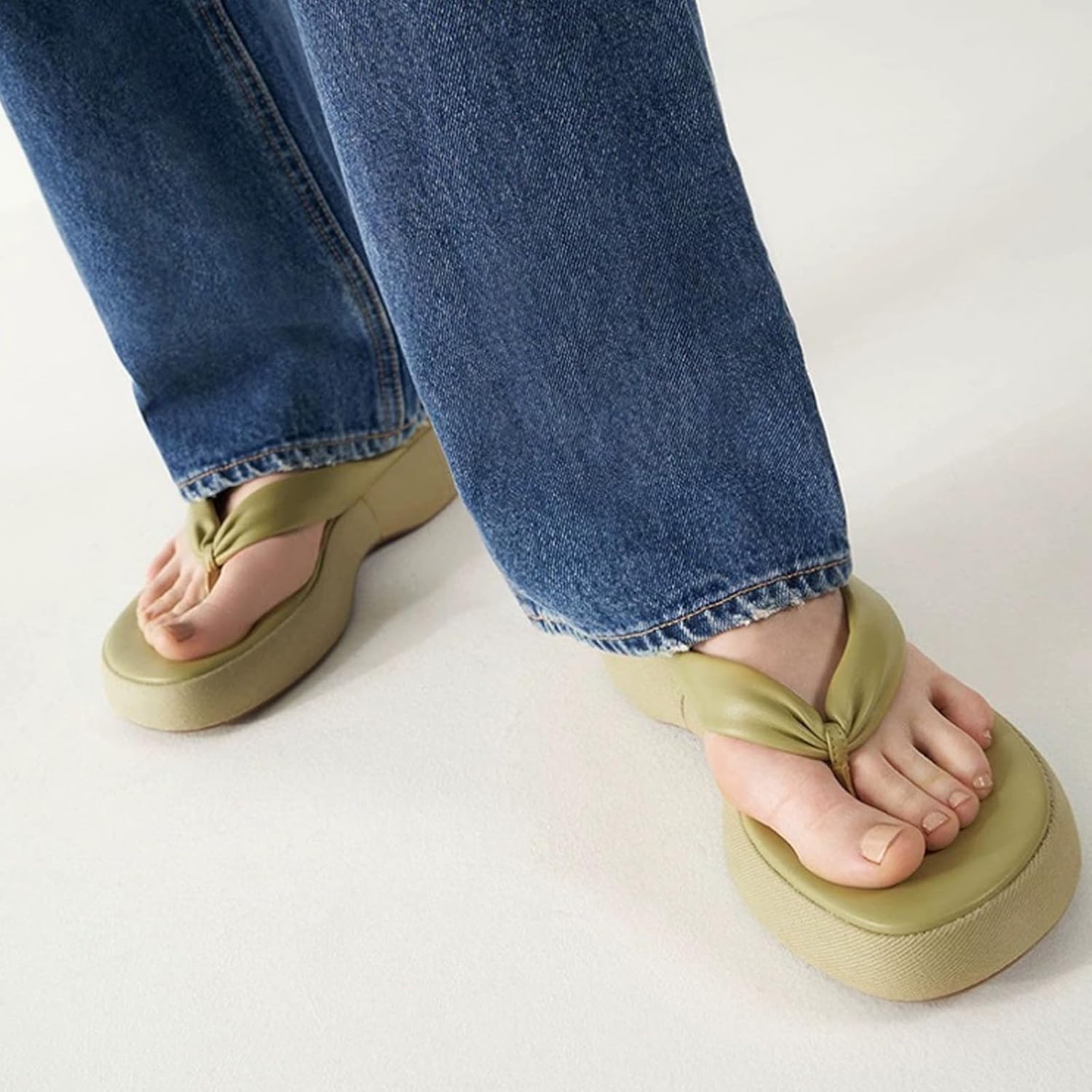 Women's Leather Platform Wedge Flip Flops With Arch Support Comfort Round Open Toe Slip On Thong Sandals Summer Casual Beach Vacation walking Slippers