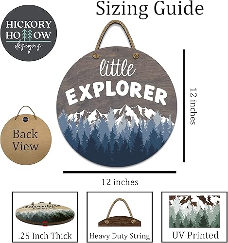 Vista 2 de Little Explorer - Letrero colgante de pared, redondo de madera de 12 pulgadas, fondo gris de árboles azules, decoración rústica para el hogar