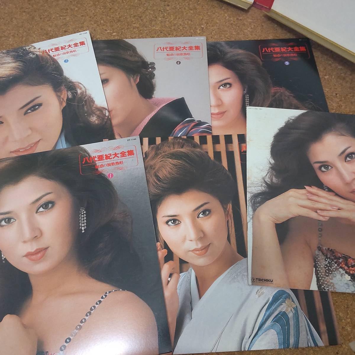 Amazon.co.jp: 皐|LP5枚組BOX 八代亜紀大全集 〜魅惑の演歌熱唱