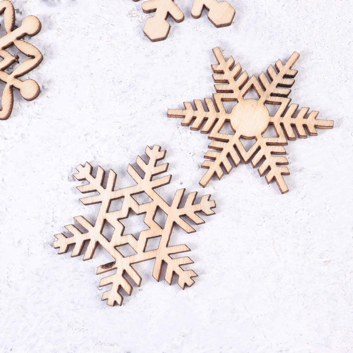 EXCEART 50 Pièces Pendentif de Noël Bois Rondelle Flocon Suspendre Décoration Sapin Noël Morceau Flocon