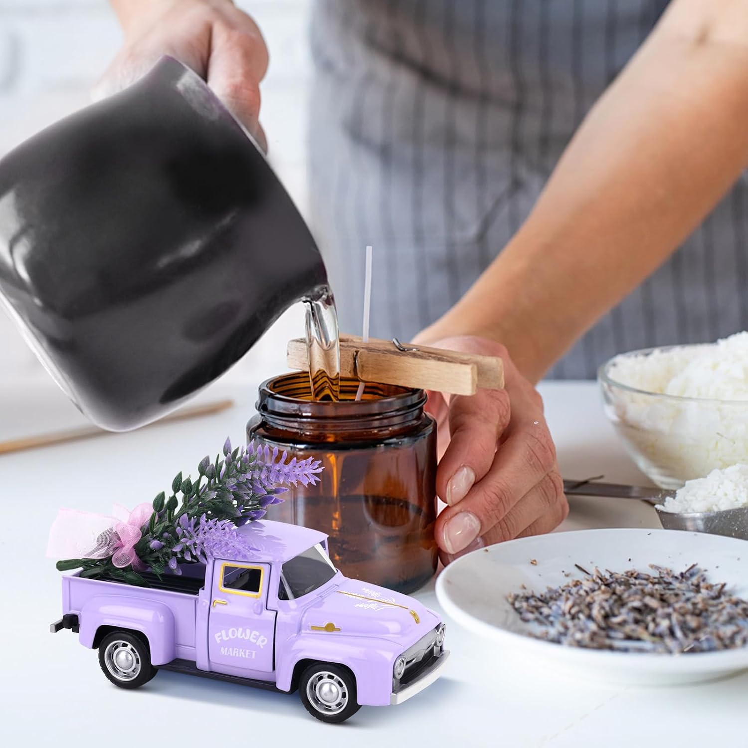 Lavender Metal Truck with Lavender Bouquet Farmhouse Vintage Mini Metal Truck Pickup Farm Tiered Tray Decor for Farmhouse Country Home Elegant Purple Pickup Table Decorations