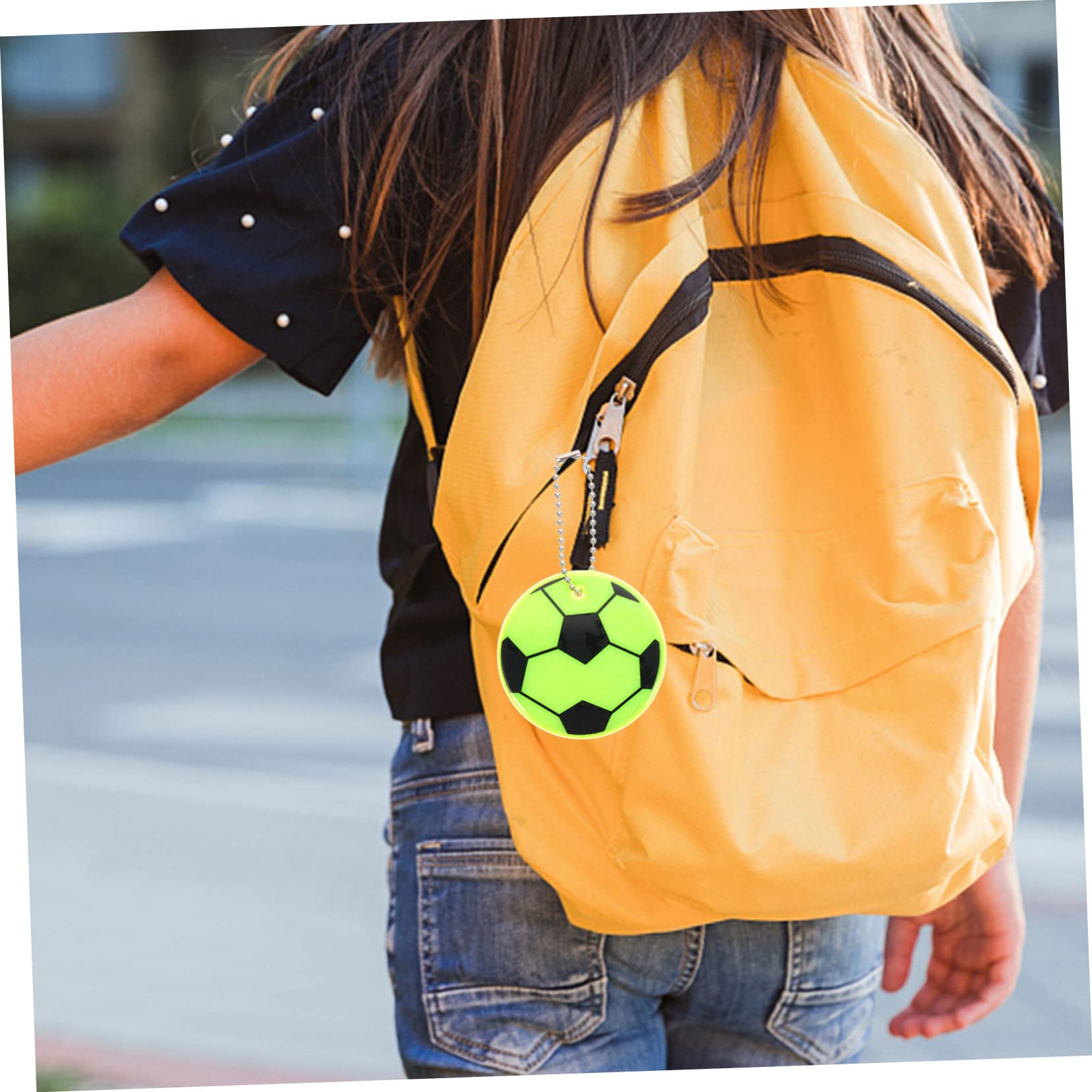 INOOMP Fußball reflektierende Anhänger Fußball-Belohnungsschlüsselanhänger Rucksack-Anhänger rückstrahler anhänger fussmasagegäret Gefälligkeiten für Sportpartys Rucksackanhänger