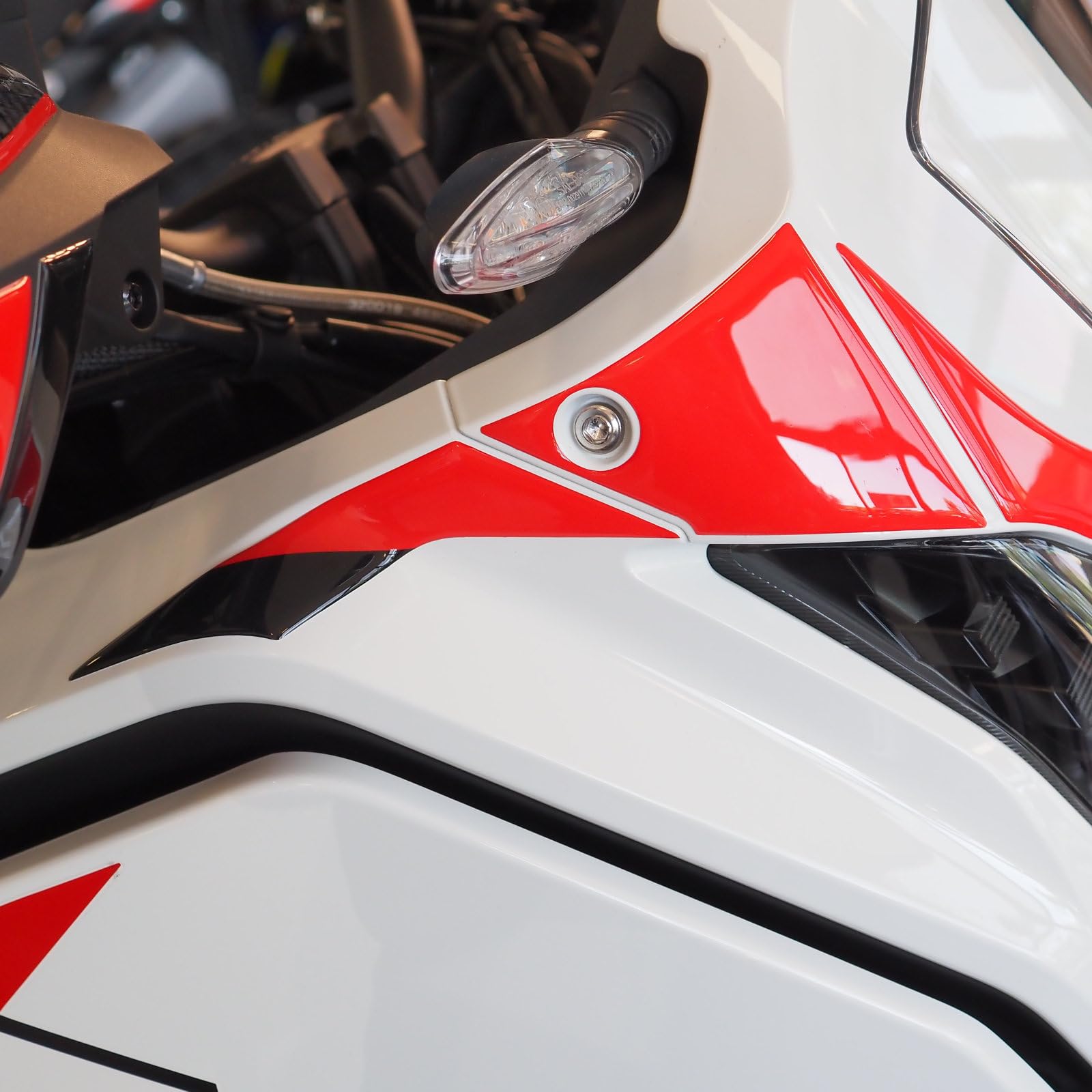 Resin Bike Adesivi Moto Compatibile con Moto Morini X-Cape 700 2025-2026. Protezione Cupolino Frontale da Urti e Graffi. Adesivi Resinati con Effetto 3D Made in Italy