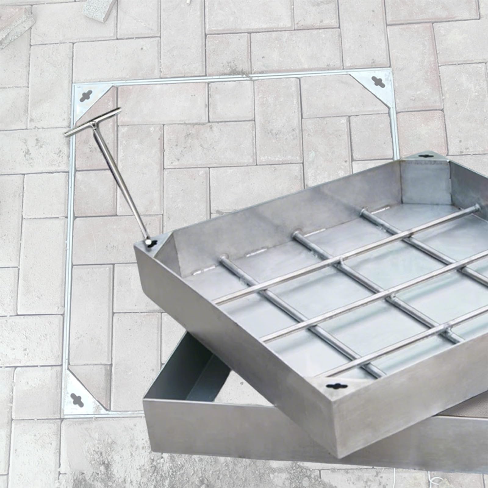 Couvercle de trou d'égout discret pour votre cour ou jardin moderne
