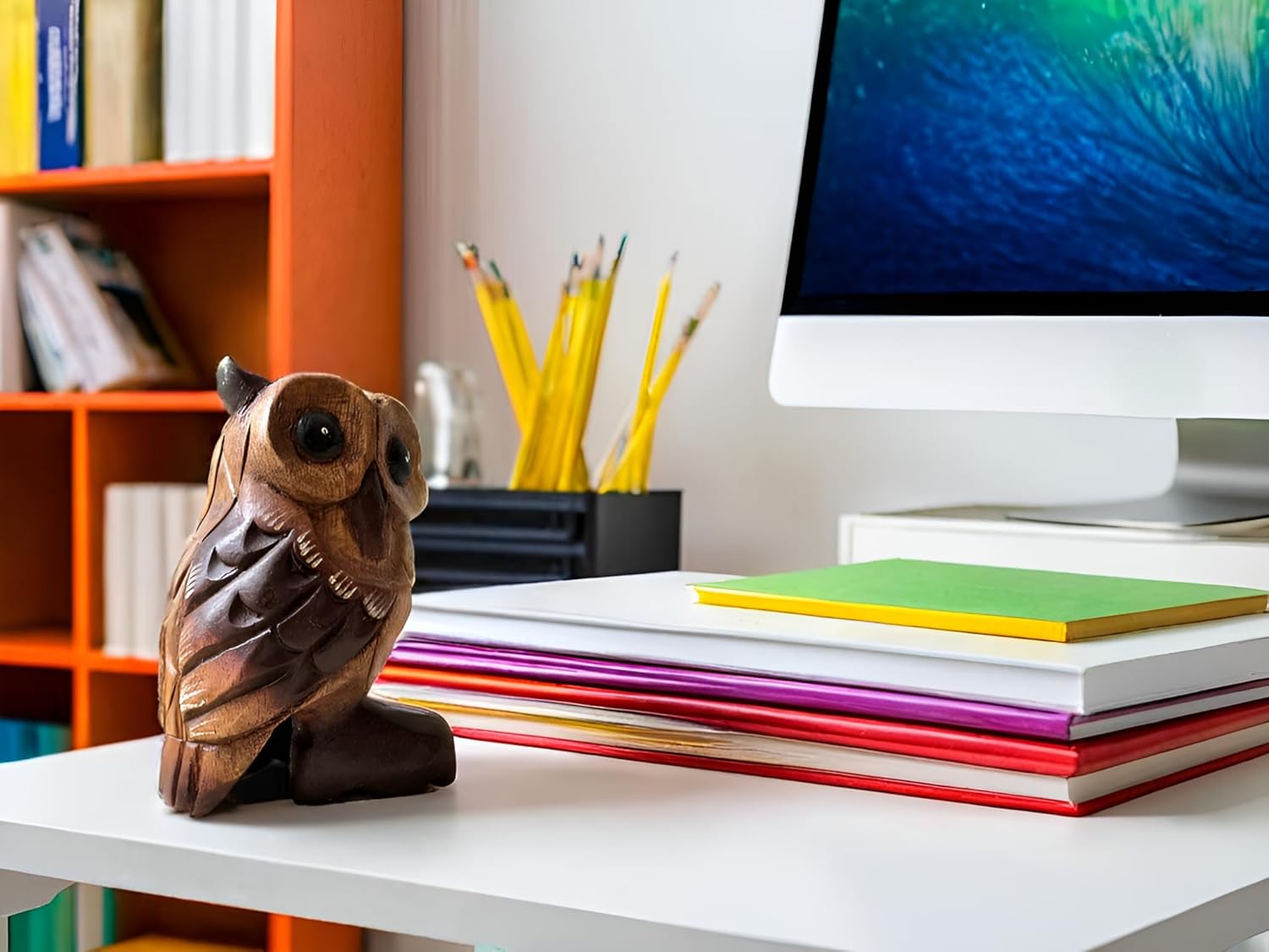 Wooden owl Statue，Exquisite Animal Sculpture Collectible, Suitable for Home and Office Decoration 、Desktop, Bookshelf, Living Room Decoration 、Unique Festive Gift idea