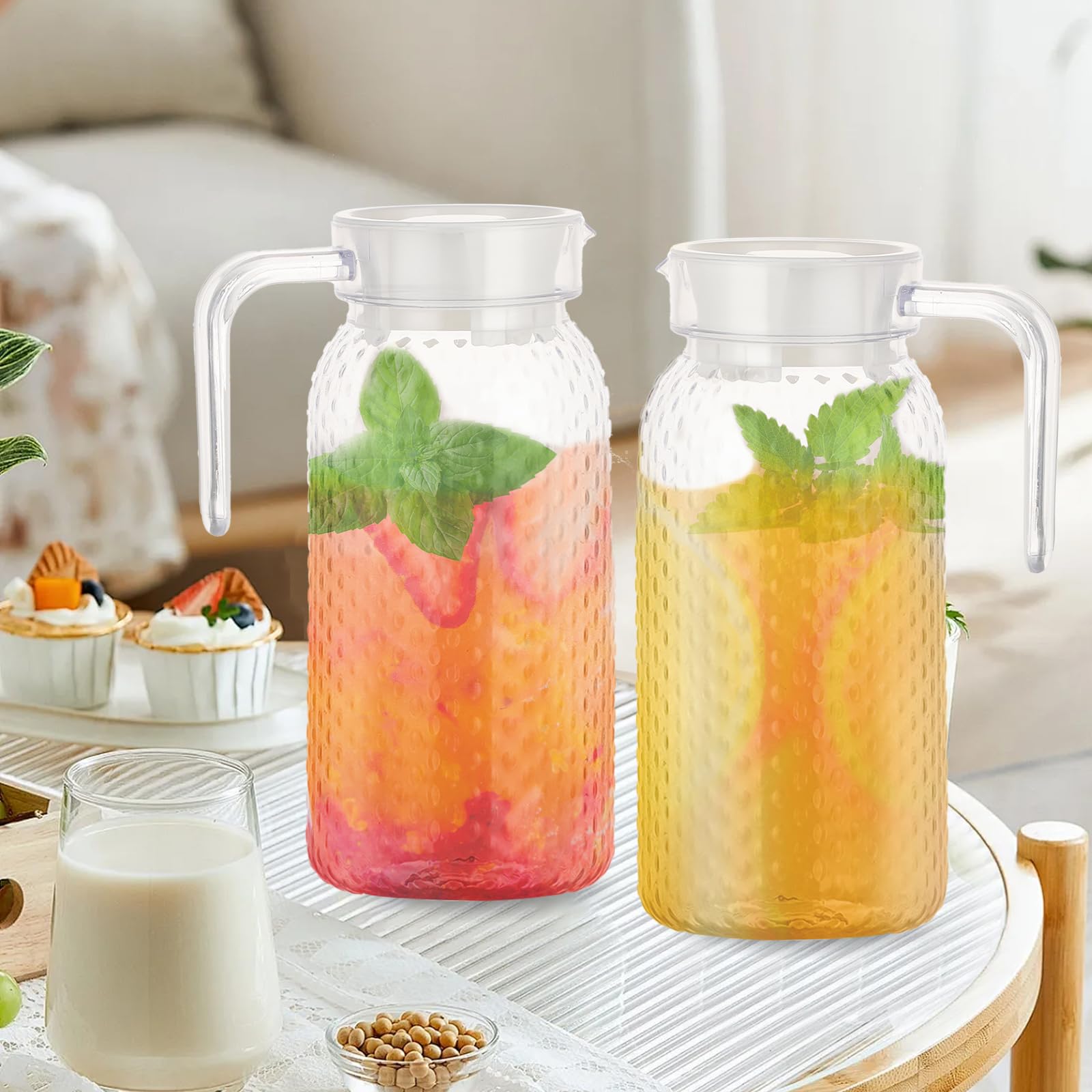 2 Pezzi Brocche da 1 Litro con Coperchio e Manico, Caraffe in Plastica Trasparente, Brocca per Succo, Acqua, Tè, Caffè, Latte e Vino, per Bevande Calde e Fredde