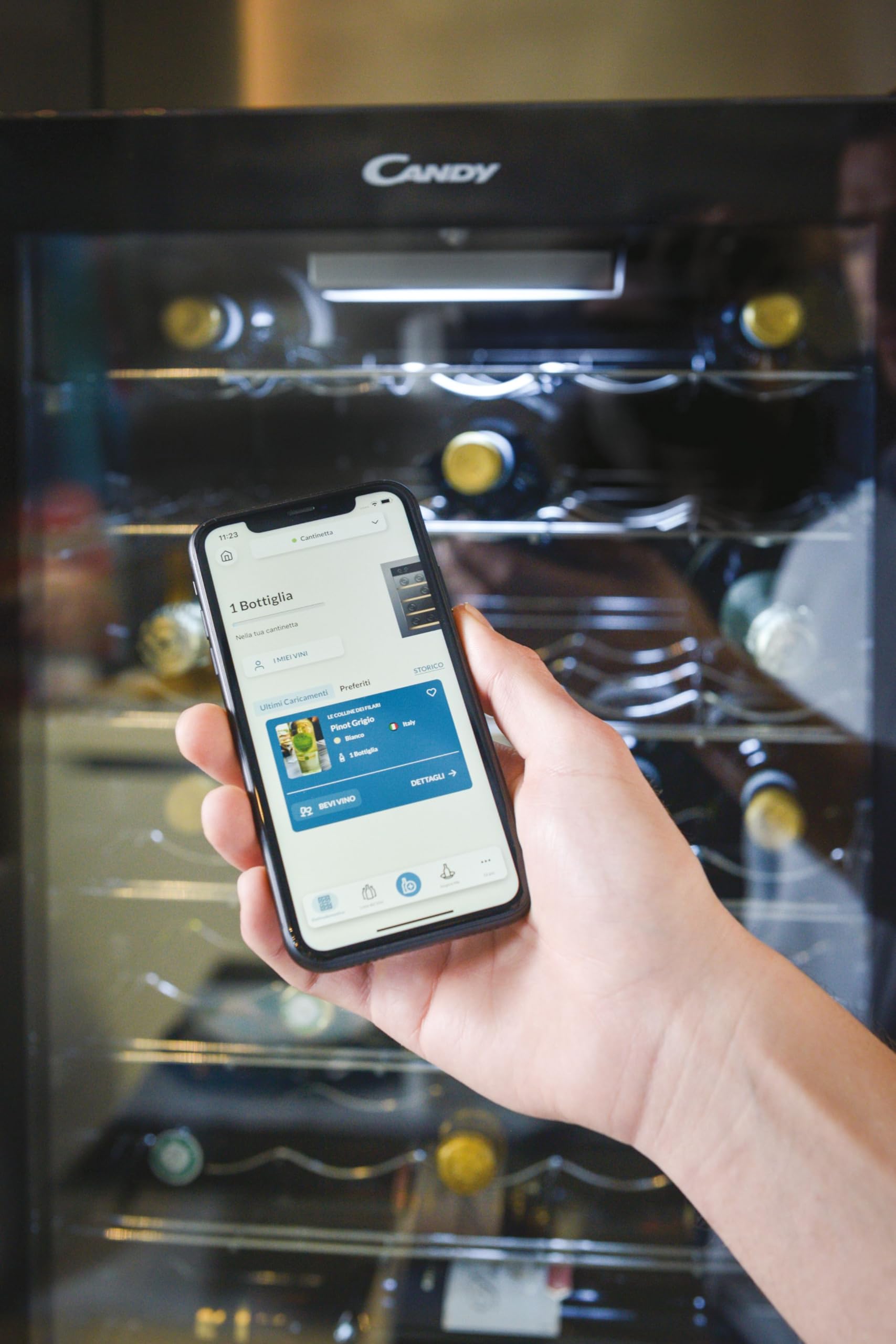 Candy DiVino CWC150EM/N Cantinetta Vino Refrigerata, 41 Bottiglie, Luci a LED e Trattamento Anti UV, Ripiani in Acciaio Inox, Porta Reversibile, 39 dBa, Libera Installazione, 49x55x84.5 cm, Nero