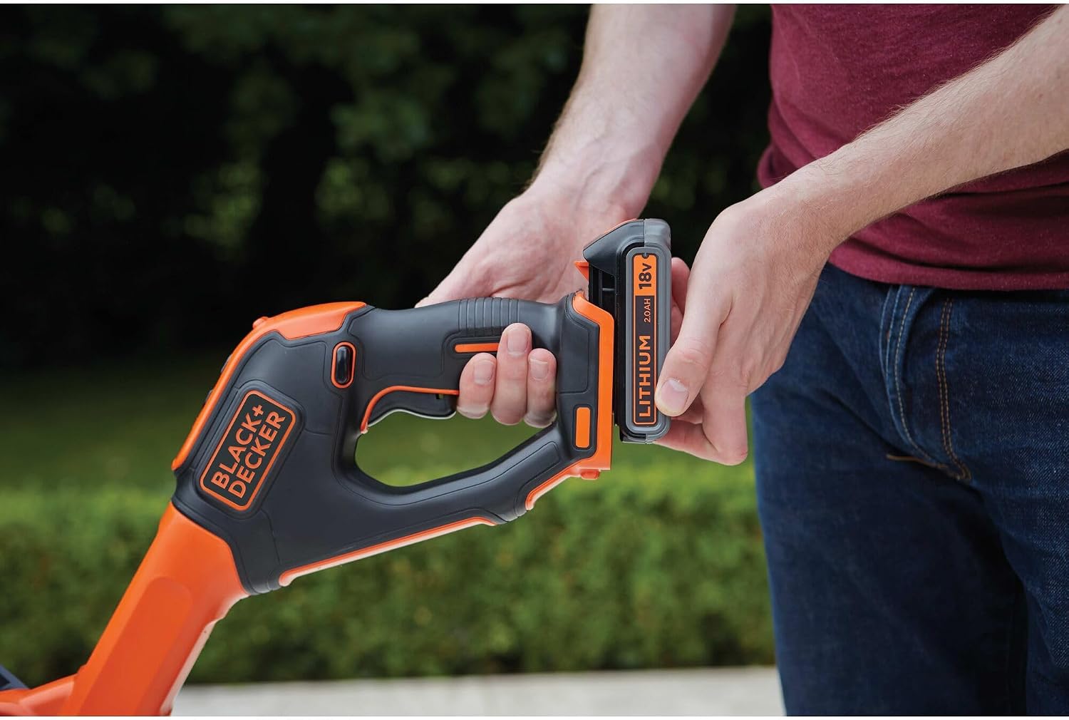 Demonstration of the Trim 'n' Edge function on the BLACK+DECKER trimmer