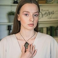 Vista 7 de Karelian Heritage Auténtico collar de piedra de shungita, amuleto redondo con colgante de shungita para protección y meditación curativa de cristal