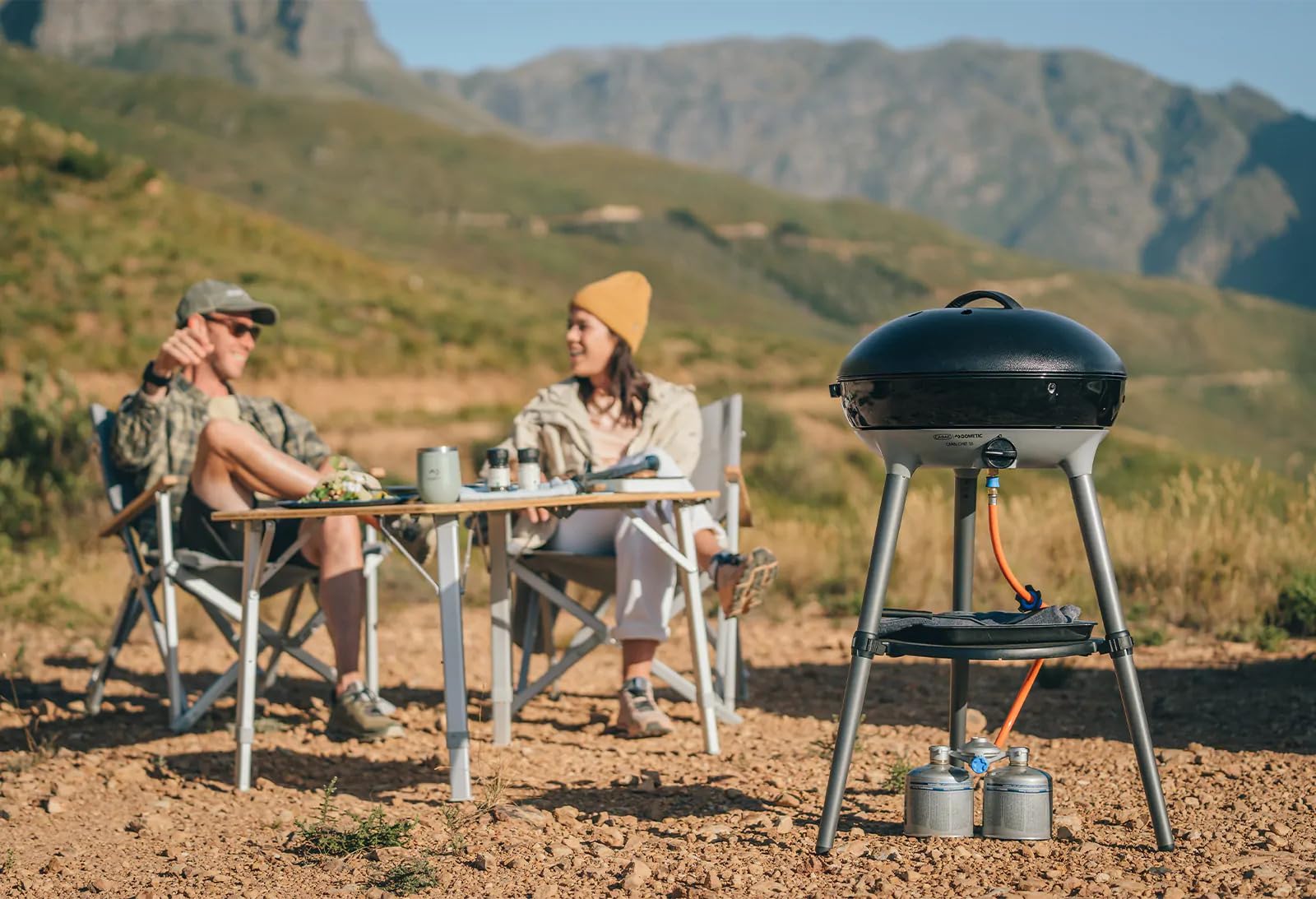 CADAC - Carri Chef 50 BBQ 50mBar + Camping-Kochbuch | Tragbarer Grill mit automatischer Zündung und Rezeptbuch, inkl. Tragetasche, Camping und Grillzubehör, Verwendung im Freien
