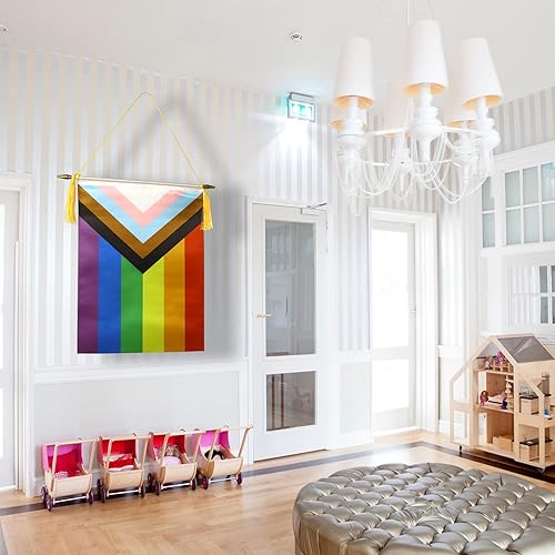 Miniatura 10 de Paquete de 2 banderas de pared estadounidenses, bandera colgante de Estados Unidos con poste colgante de madera y acabado satinado, para la escuela,