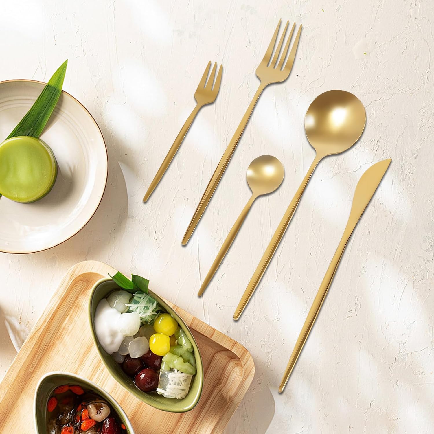 90-Piece Gold Silverware Set for 18 – Stainless Steel Flatware Set with Dinner Forks, Salad Forks, Spoons, Knives & Teaspoons, Luxury Gold Cutlery Set, Dishwasher Safe Utensils for Wedding & Parties