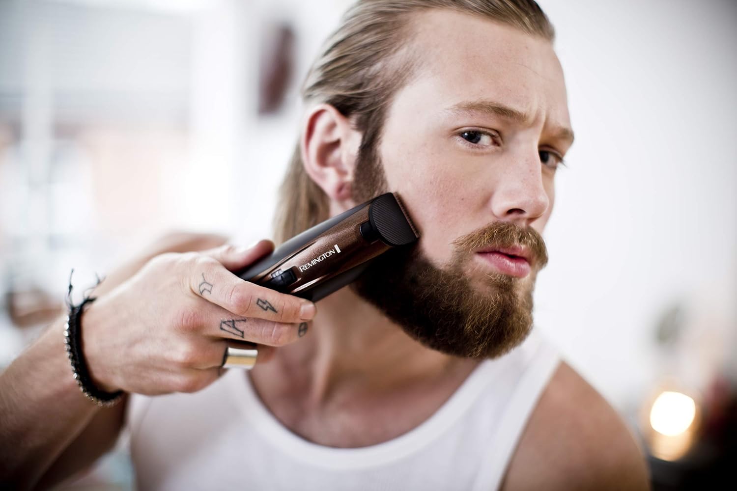 стрижка усов триммером. триммер бэбилисс для бритья и бороды. триммер philips oneblade qp6510 / 20. триммер для бороды и усов brc-666-3, золотой. Micro touch solo - мужской триммер.