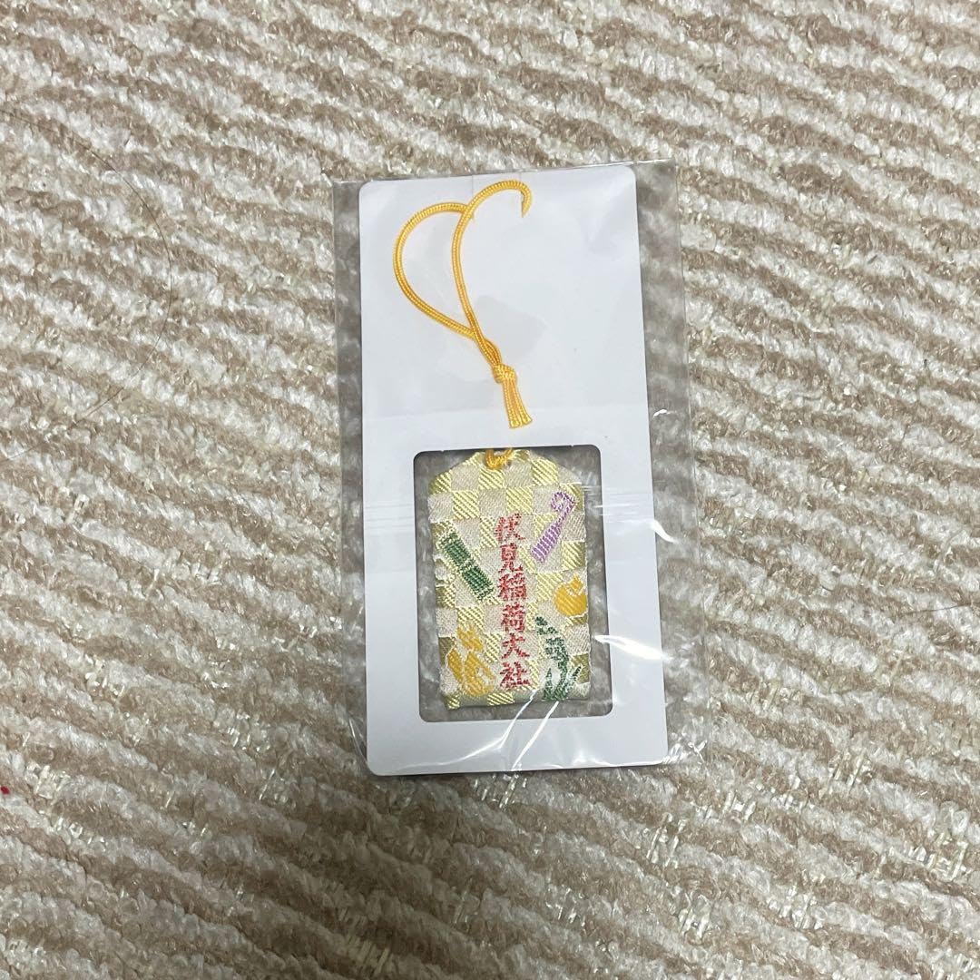 伏見稲荷　お守り小判 京都 伏見稲荷大社 「金色と銀色のおきつね様のお守り」 - メルカリ