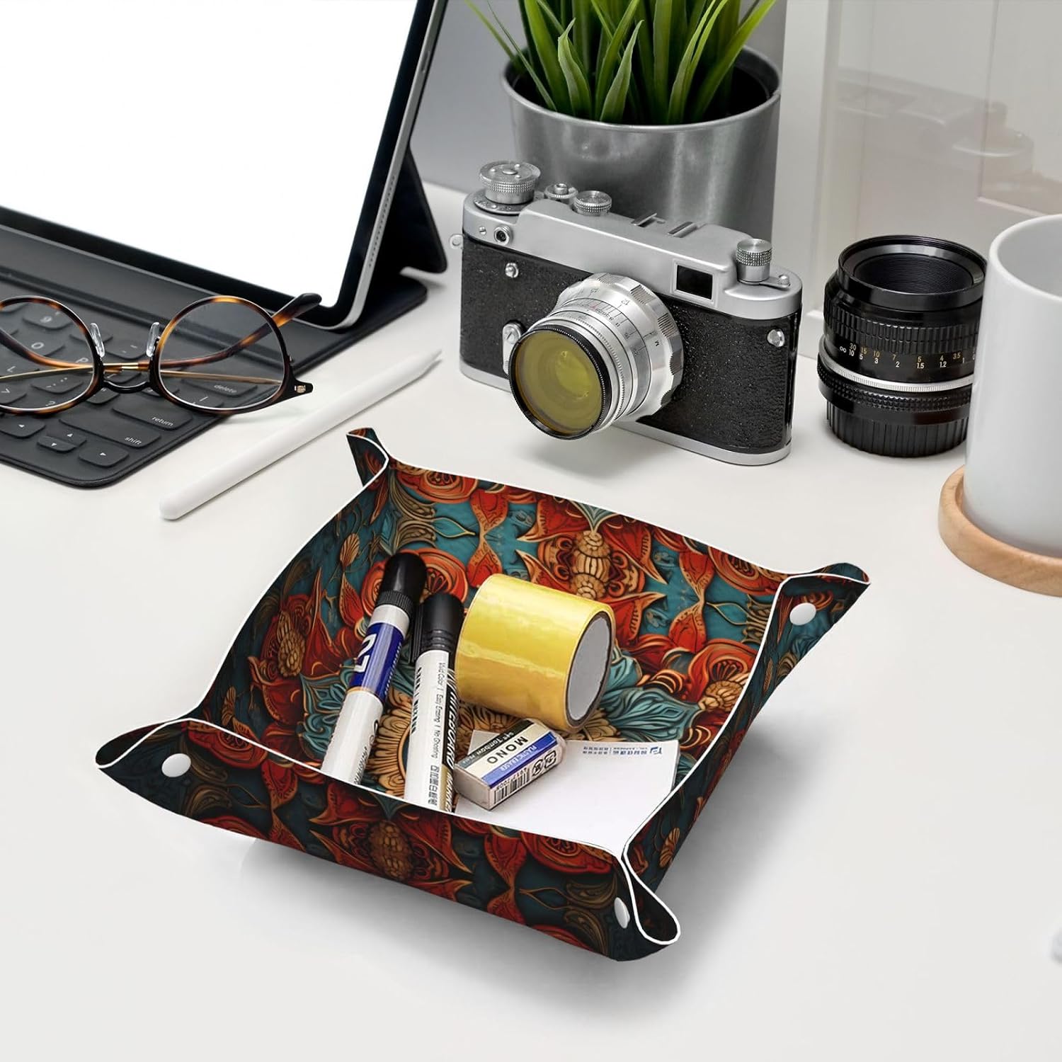 Sense of History Wreath Medium Personalized Leather Storage Tray, Desktop Storage Box, Optimized Space Management