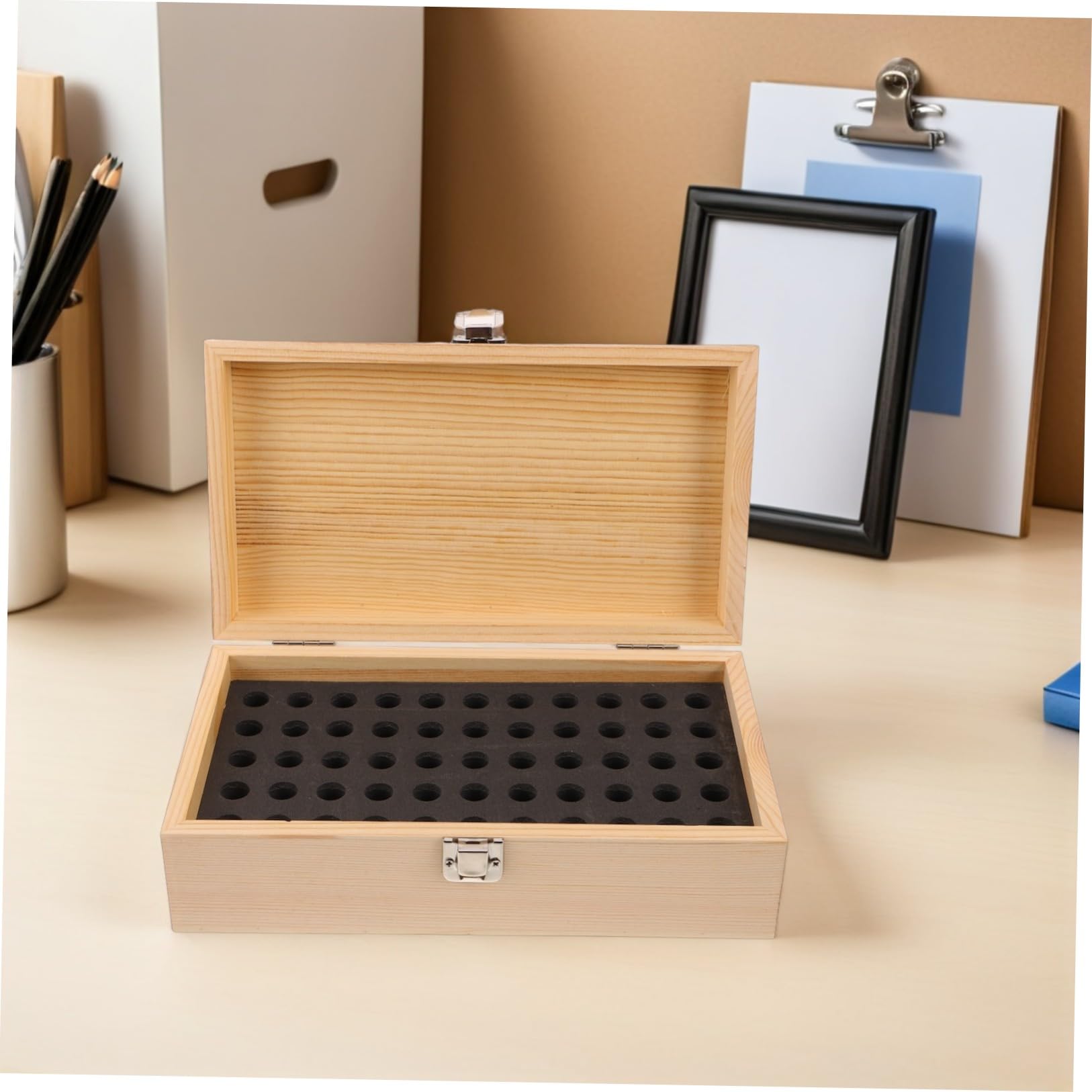 NUOBESTY Organizzatore per Batterie Aa in Legno con 55 Scomparti Protettivi e Rivestimento in Spugna per Protezione Sicura, Custodia Compatta per Viaggi e Uso Generale
