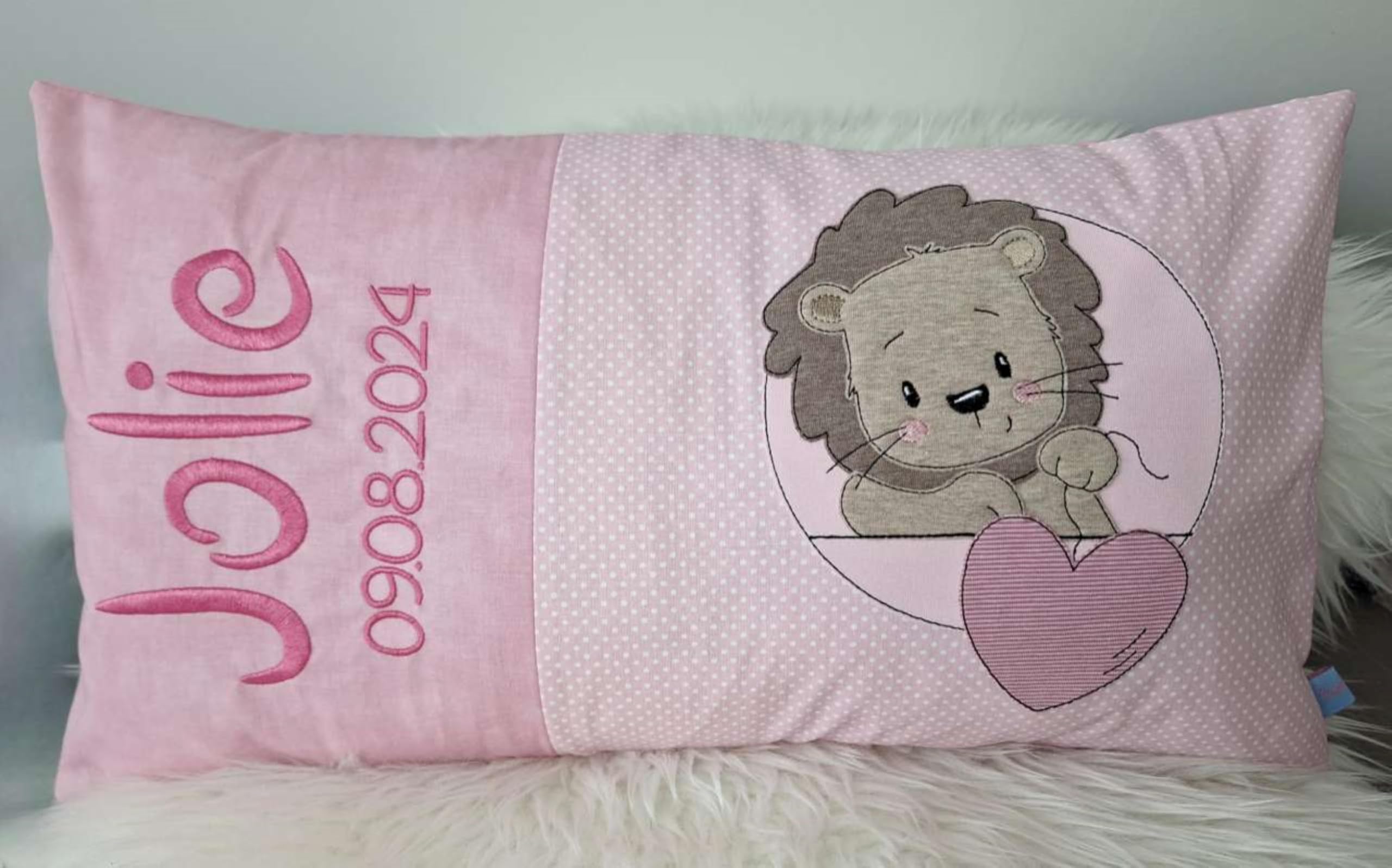 Personalisiertes Kissen zur Geburt und Taufe | Bestickt mit Namen und süßem Löwen | Baumwolle… (20cm x 30cm, Löwe)