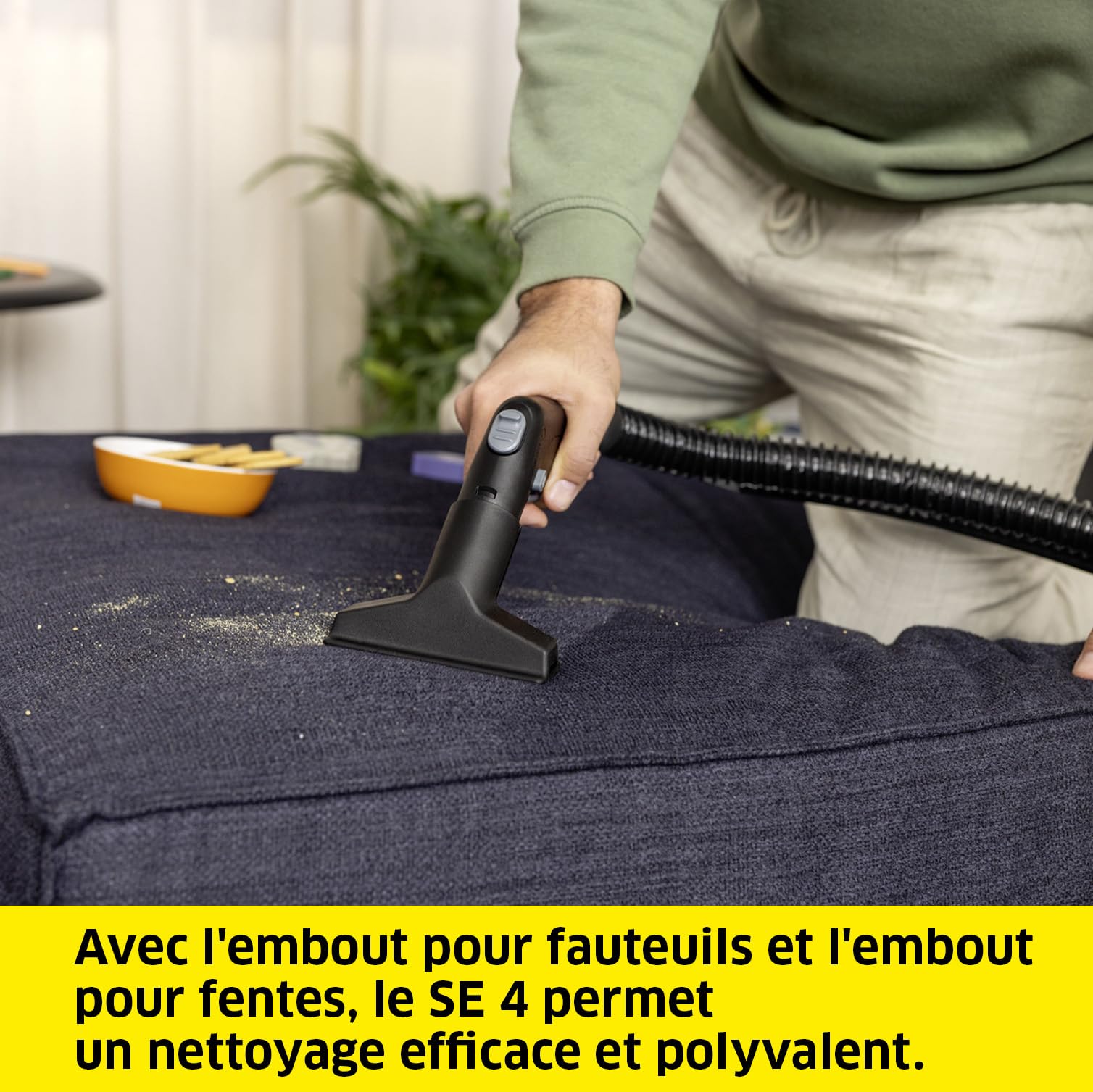 Kärcher Injecteur/Extracteur SE 4, Tuyau 2 en 1 Flexible, Réservoir Eau Fraîche et Sale : 4 l, Suceurs Sol avec Embouts pour Sol Dur et pour Moquettes, Suceurs pour Fauteuils et pour Fentes