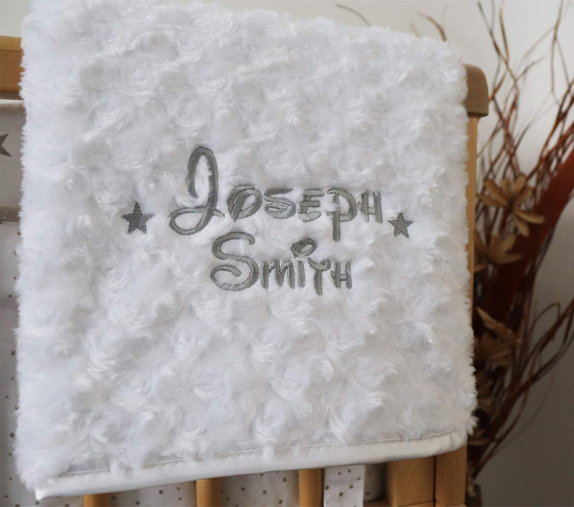 Alwaystrusted Personalised Blanket White Rosebud Disney Walto Font