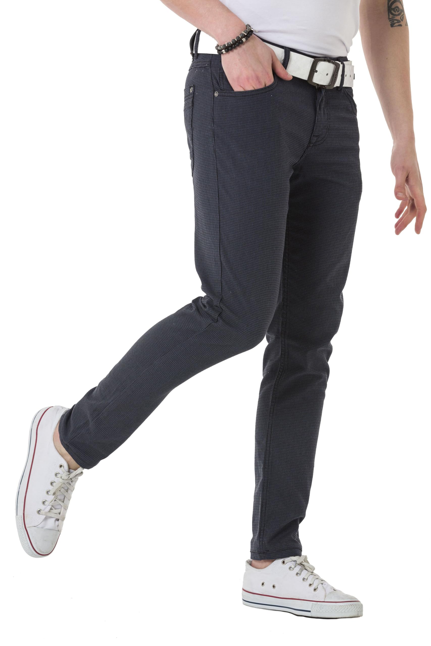 Cipo & Baxx Herren Fashion Hose | Destroyed, Ripped & Used Look Denim mit Ziernähten | Fashion & Biker Style | Denim Hose für Herren mit Slim oder Regular Fit, Bikerstyle, Strass, Destroyed Effekte, Fünf Taschen und Knopf/Reißverschluss