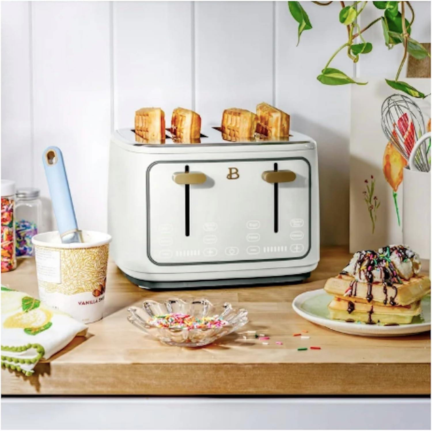 4-Slot Toaster with Touch-Activated Display (White) NEEDS CLEANING