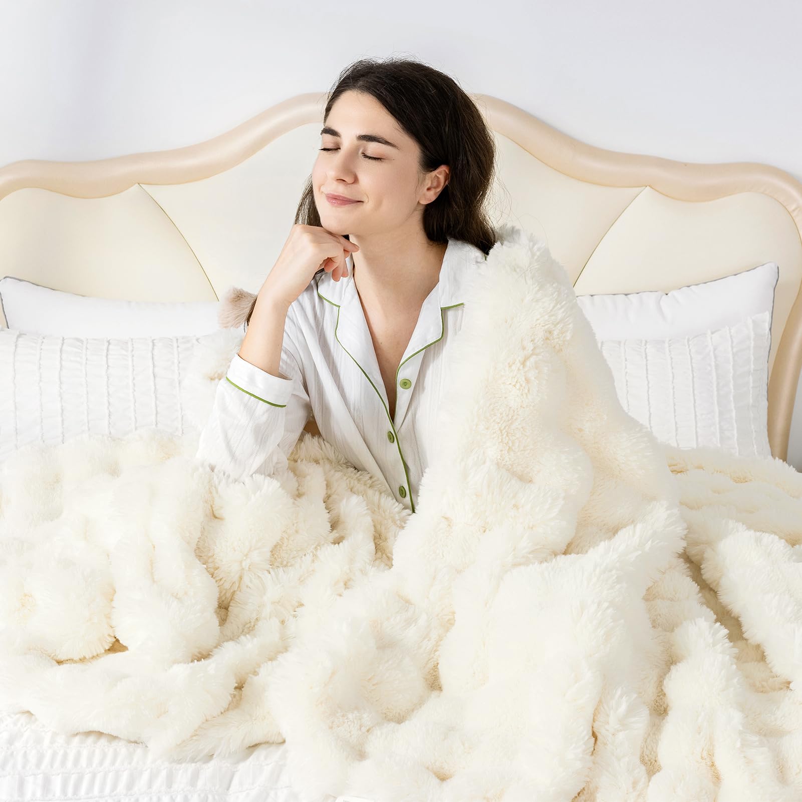 OMERAI Manta mullida con burbujas, mullida, suave y gruesa, manta de piel sintética, para sofá, cama, sofá, lavable a máquina, color beige claro, 180 x 230 cm