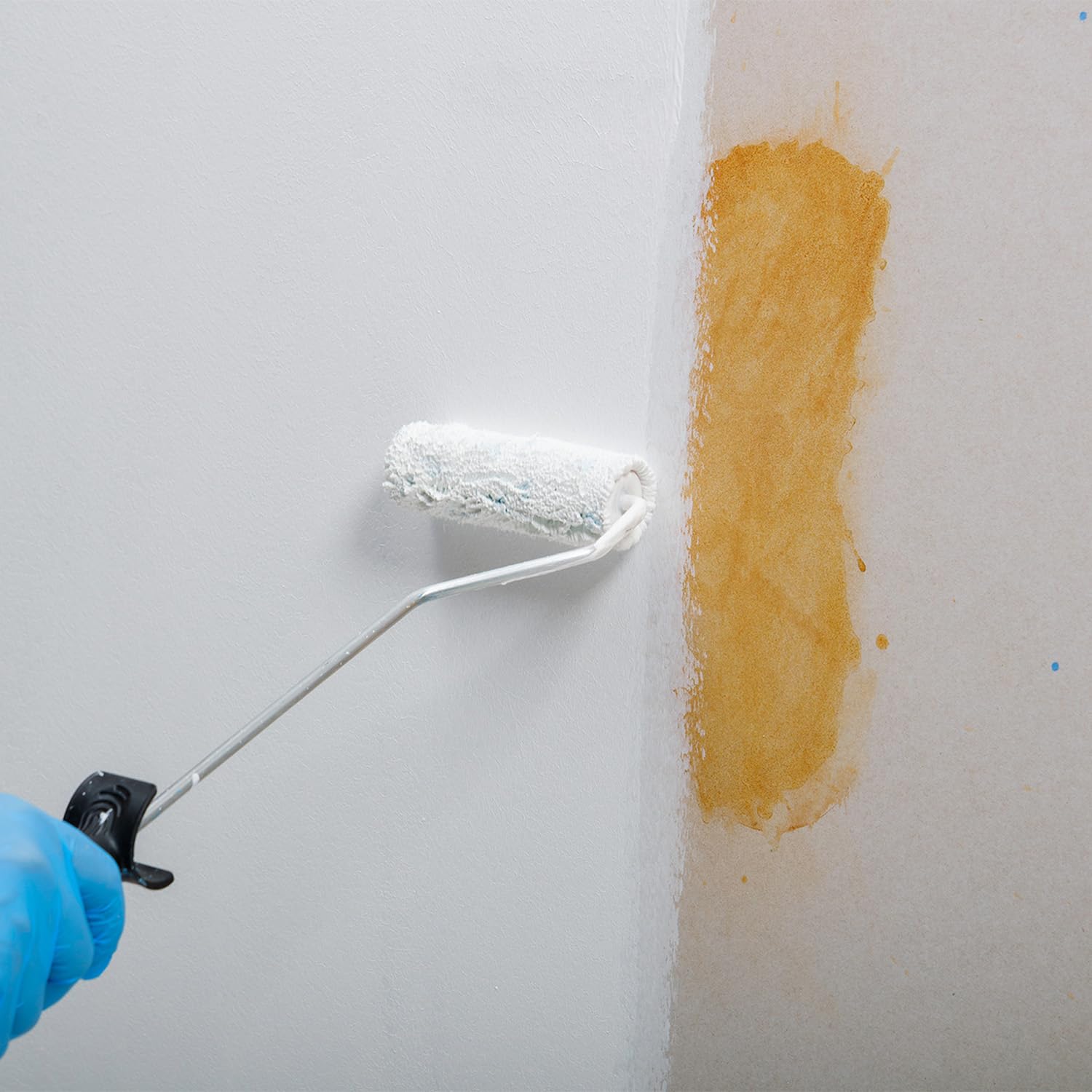 KNAUF - Imprimación Cubremanchas 5 kg Color Blanco - Para Cubrir Manchas Amarillentas y Difíciles - Sella, Reduce Absorción y Mejora Adherencia - Para Antes del Acabado Final - Gran Rendimiento