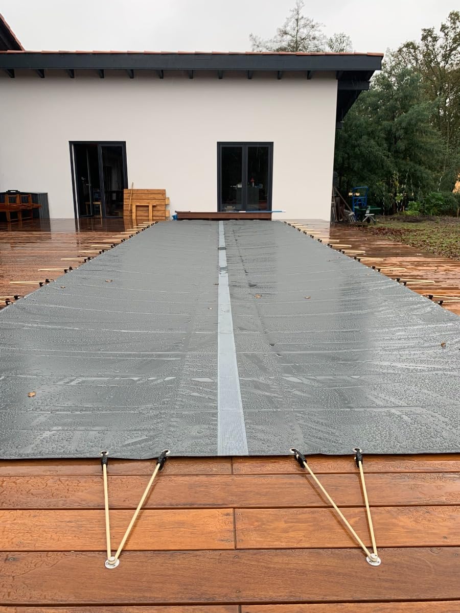 Bâche d'Hivernage Anthracite 8,60 x 4,60 m Piscine Maximum 8 x 4 m avec Grille Centrale d'Evacuation - Fabrication Française - Direct Usine - 550 g/m² - Livrée avec Sandows Cabiclic + Pitons Crosse