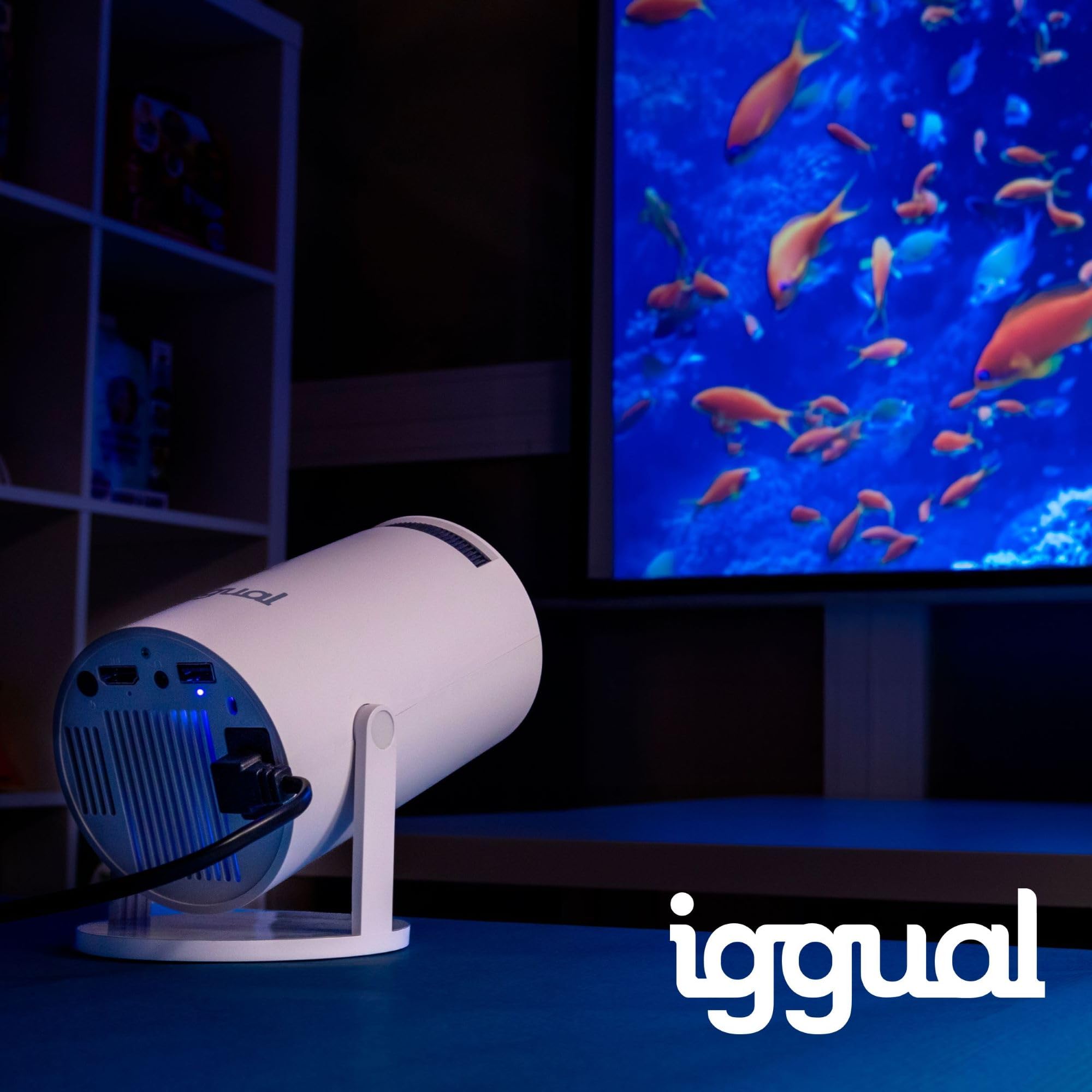 Iggual - Projecteur Portable avec Écran 100”, Videoprojecteur MP720p avec Android TV, HDMI, WiFi et Bluetooth 5.0, Projecteur 120 ANSI Lumens avec Correction Verticale, Rotation à 180º et Haut-Parleur