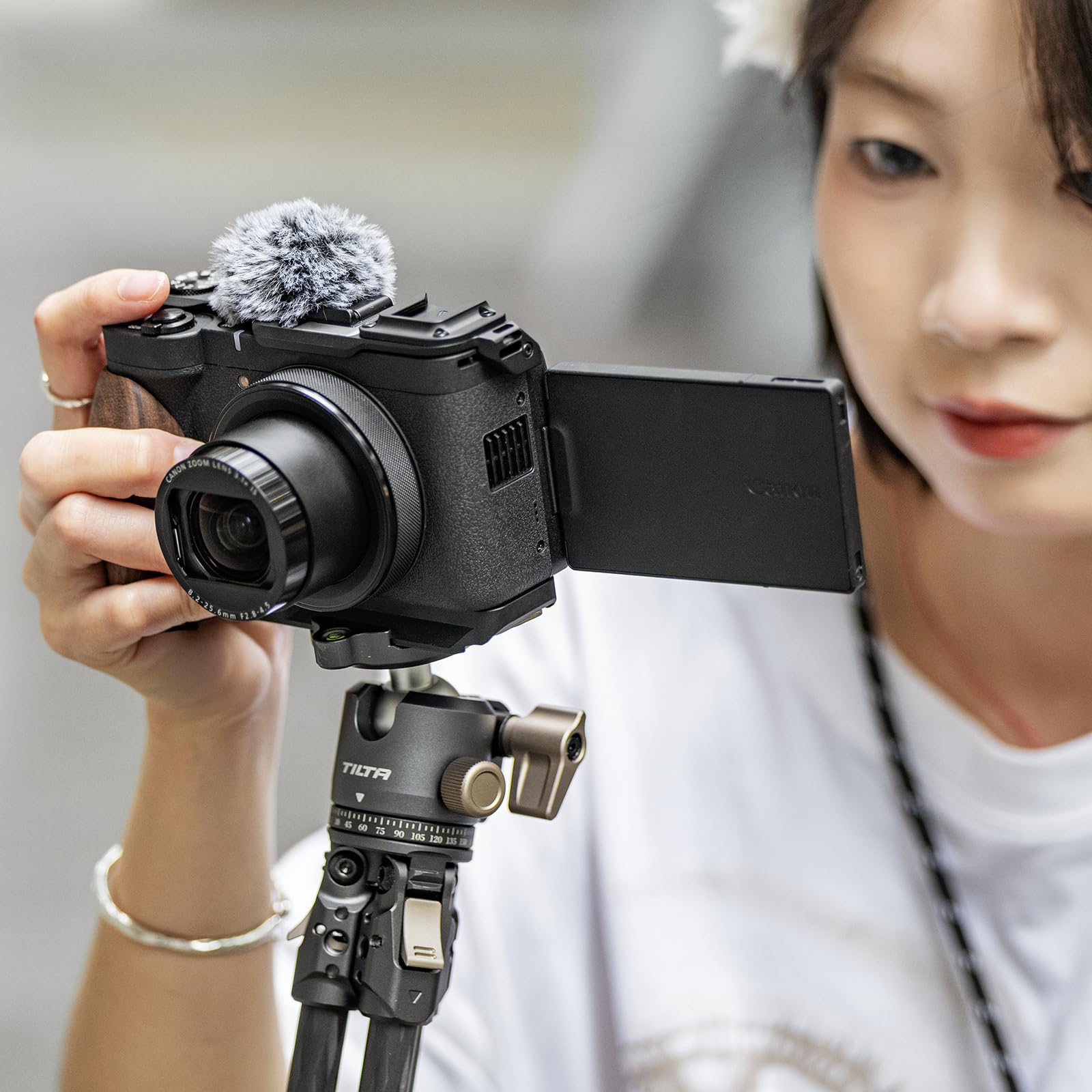 Canon ビデオカメラ本体 ウィンドシールド付き　専用マイクセット　ワイヤレス Amazon | CANON XA60＋ECM-XM1セット | 外付けマイク 通販