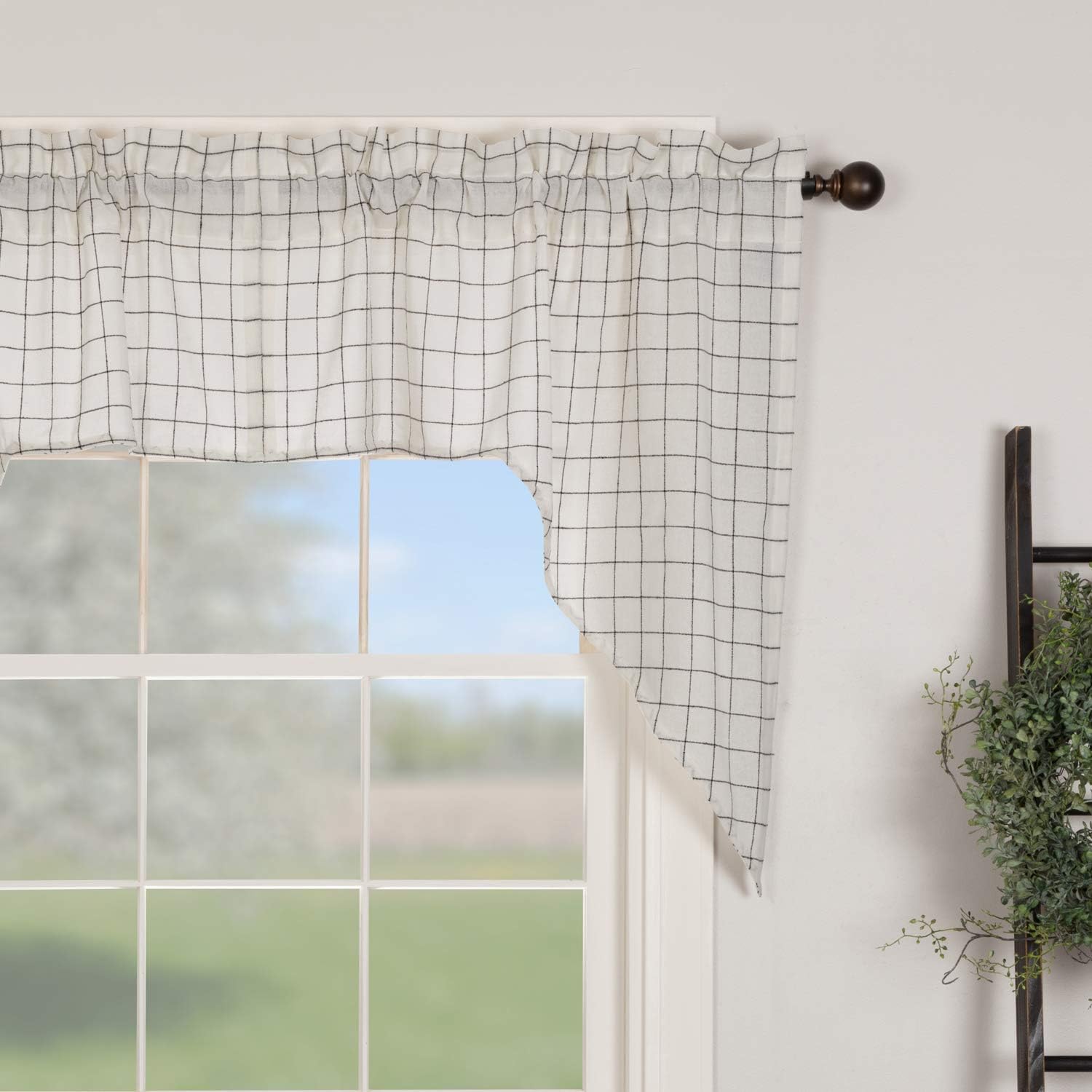 Piper Classics Springhouse Red and White Swags White