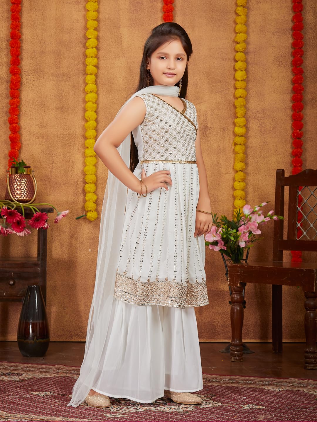 Aarika - Conjunto de ropa étnica para niña, diseño de lentejuelas de color crema, bordado Zarika