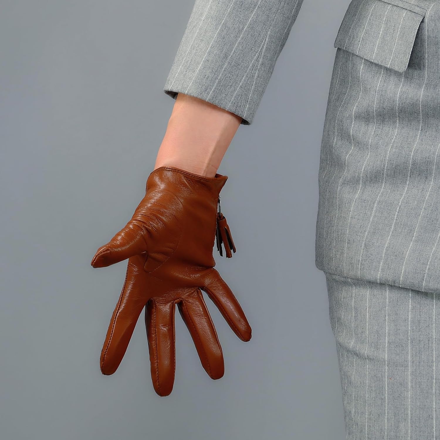 DooWay Women's Short Real Leather Driving Gloves Touchscreen Imported Goatskin Leather Tassel Zipper Winter Warm Gloves - Image 4