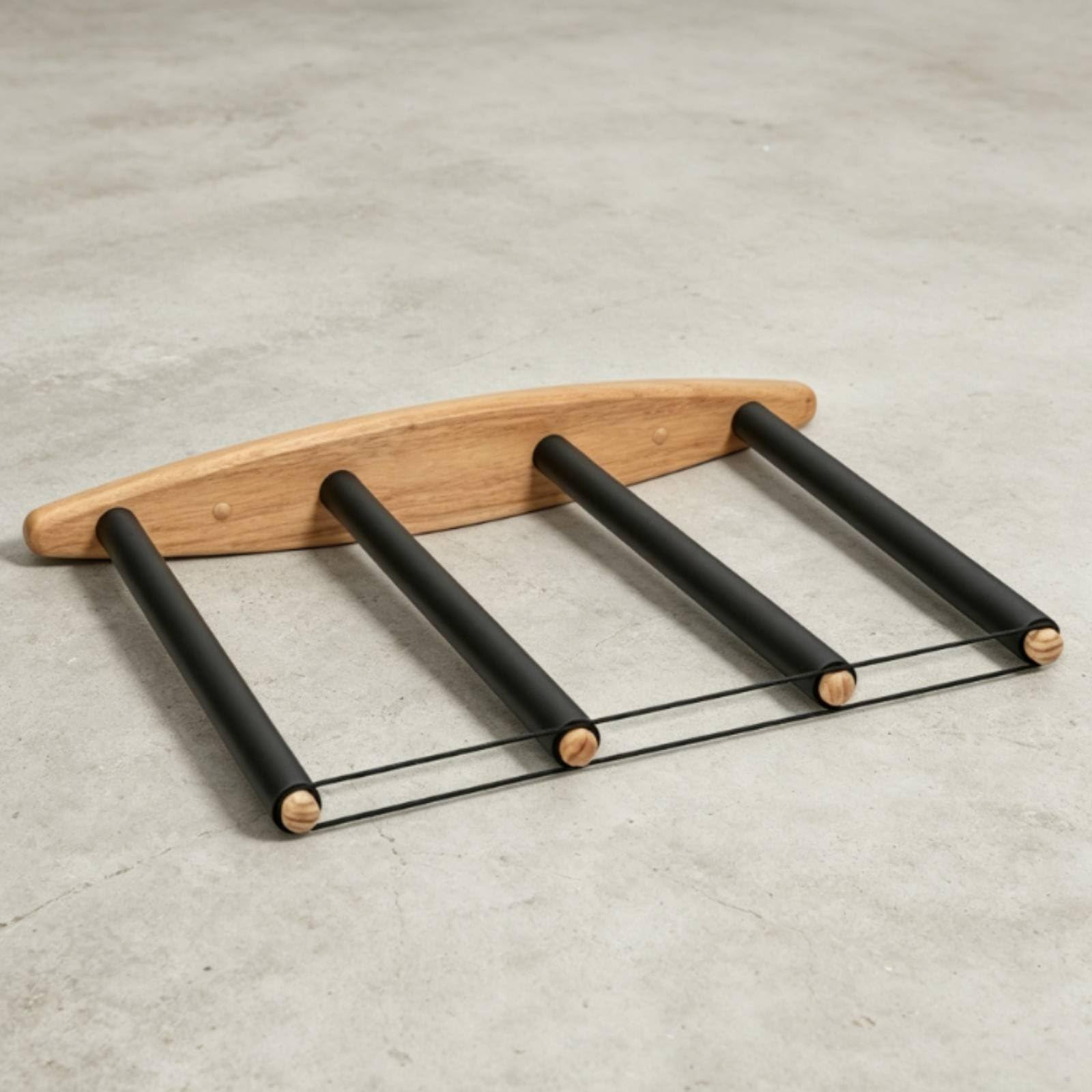 MERIGLARE Wandhalterung Board Regal Halterung Ständer Ablage aus Holz für Bis zu Vier Boards mit Schonenden Auflagen für Surfbrett Snowboard Skateboard Longboard für Zuhause Ferienhaus Sportverein