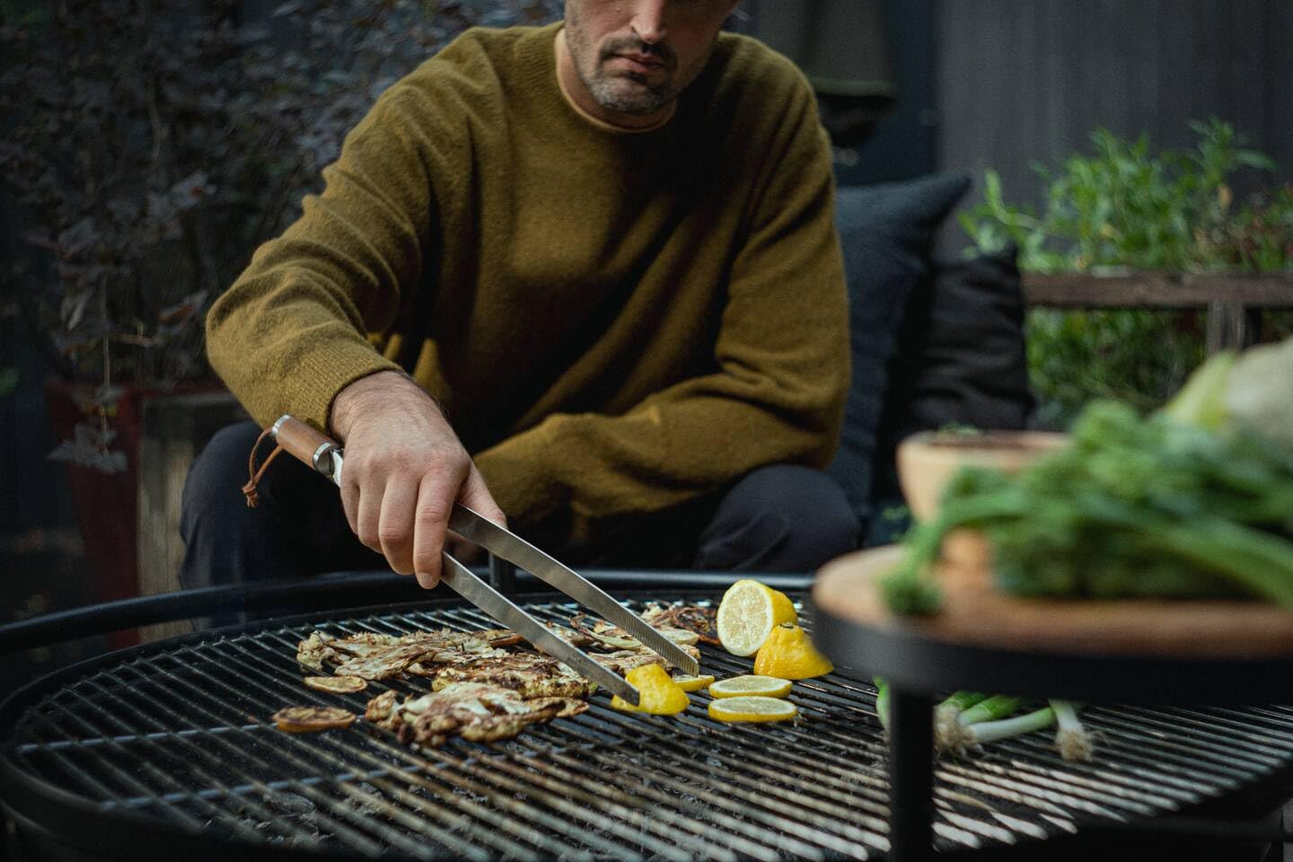 Fiskars Norden Grill Chef Grillbesteck, 2-teiliges Set, Spatel und Zange | Ideal für die Verwendung im Freien, Edelstahl/Birkenholz, 1066552