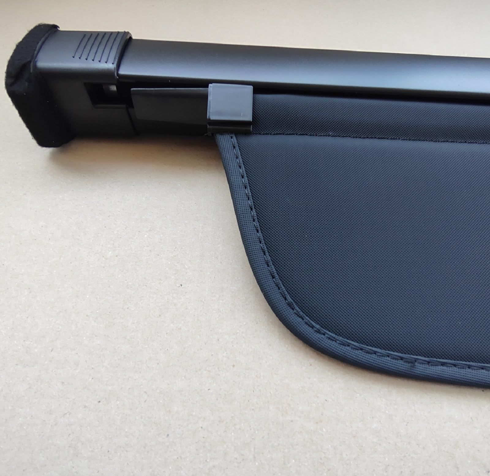 GEPCO Laderaumabdeckung Rollo kompatibel mit Volvo XC60 II ab 2017 | Kofferraumabdeckung Hutablage Gepäckraumabdeckung | Kofferraumrollo Sichtschutz Schwarz | OEM 32205899